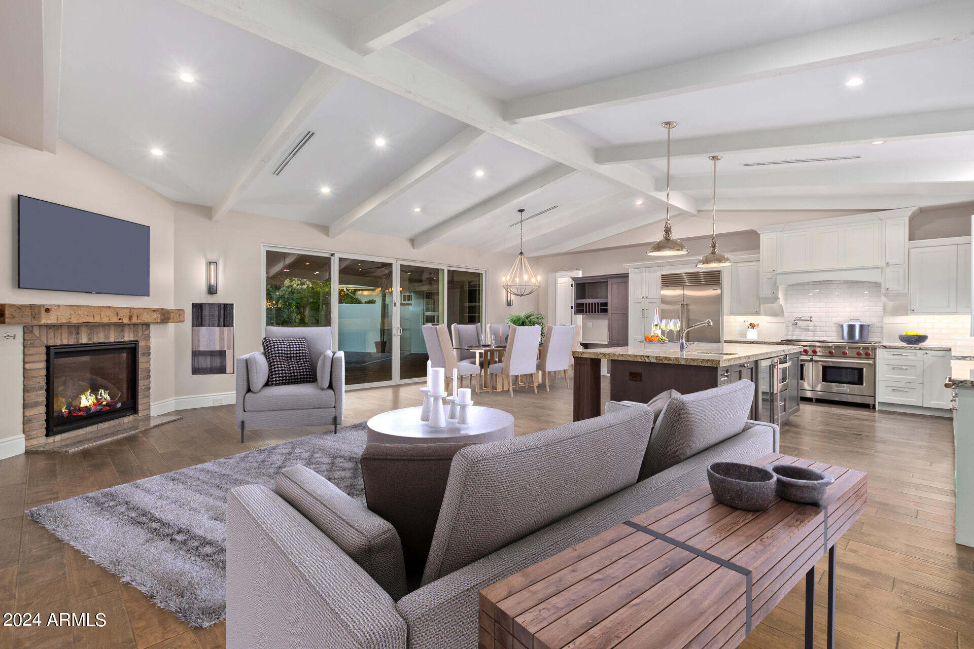 4018 E DEVONSHIRE Avenue