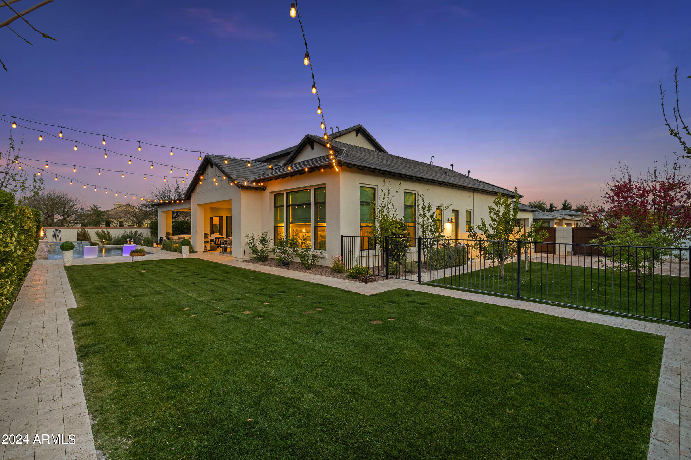 2668 E KINGBIRD Court