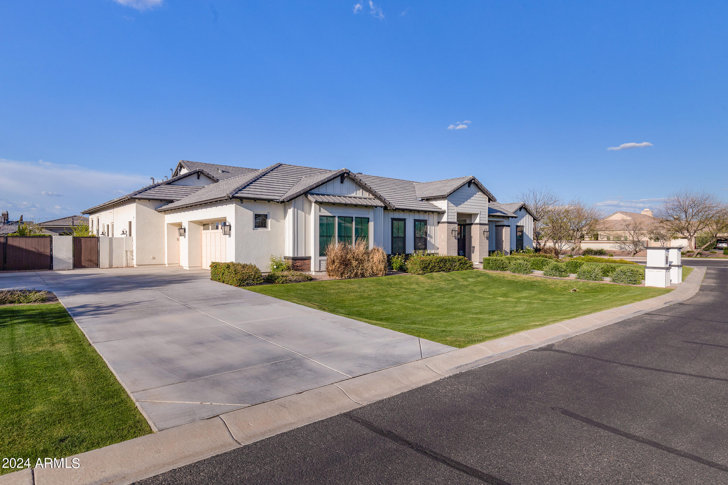 2668 E KINGBIRD Court