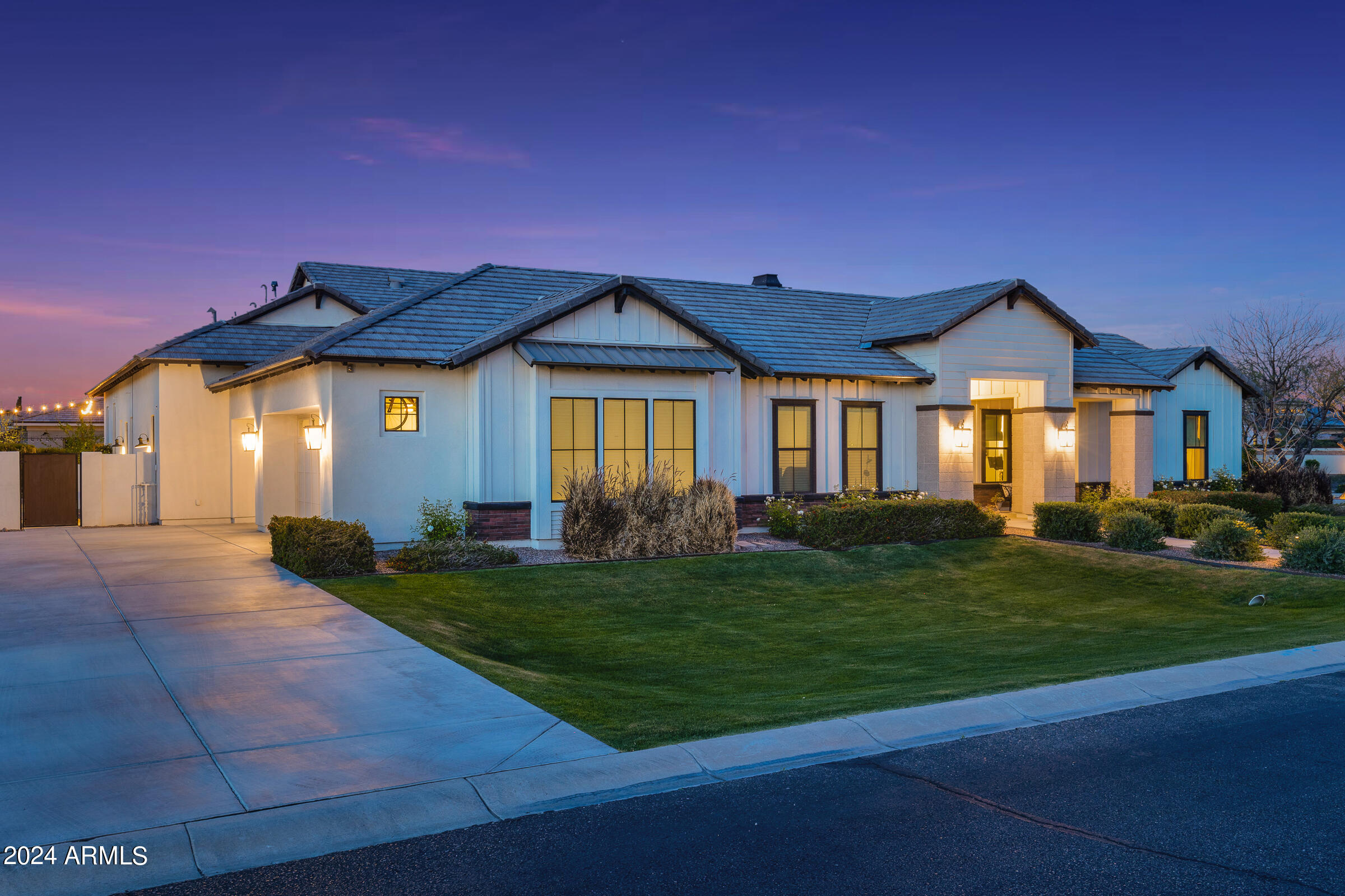 2668 E KINGBIRD Court