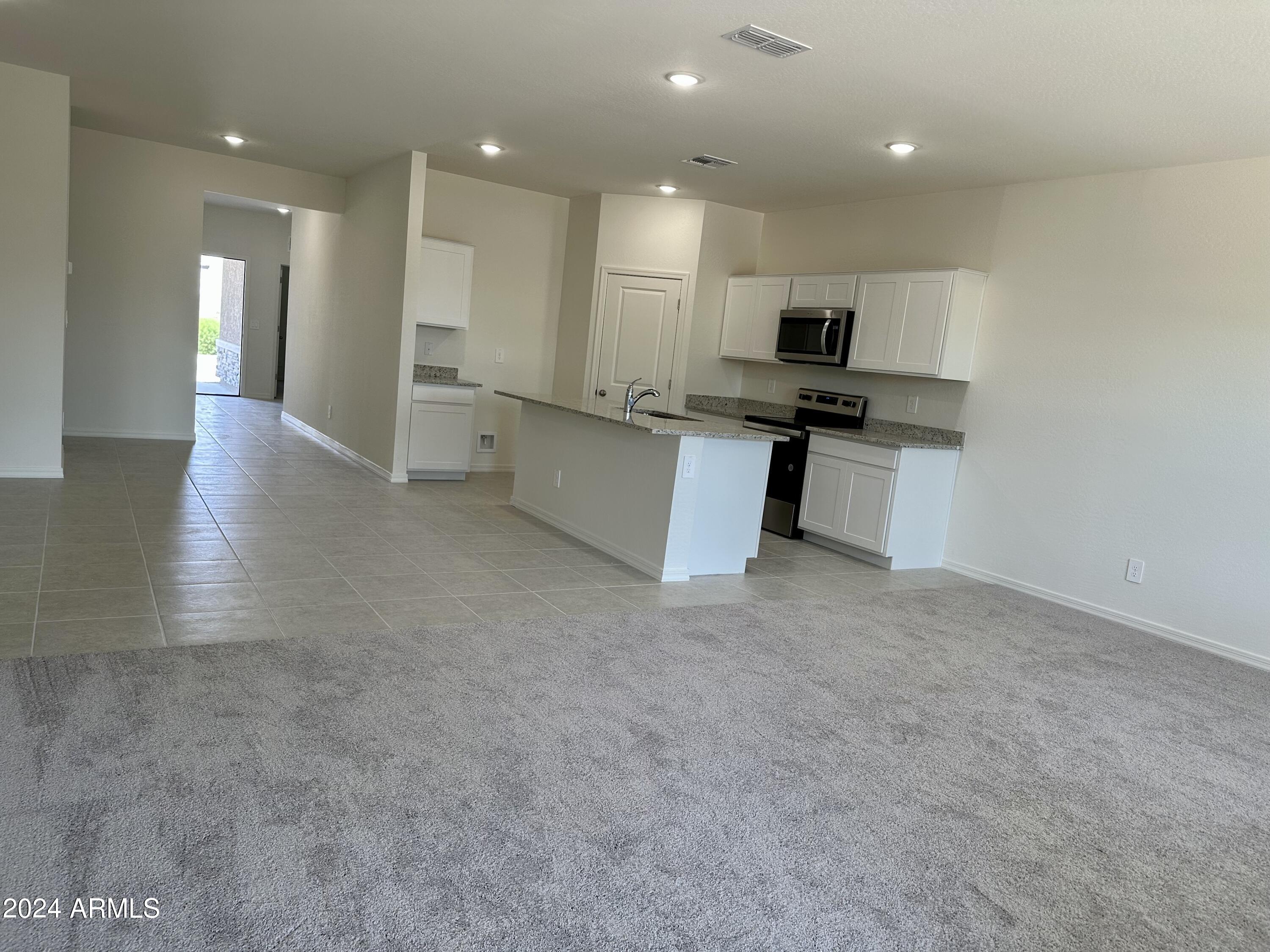 2074 E NEW BONNET Lane