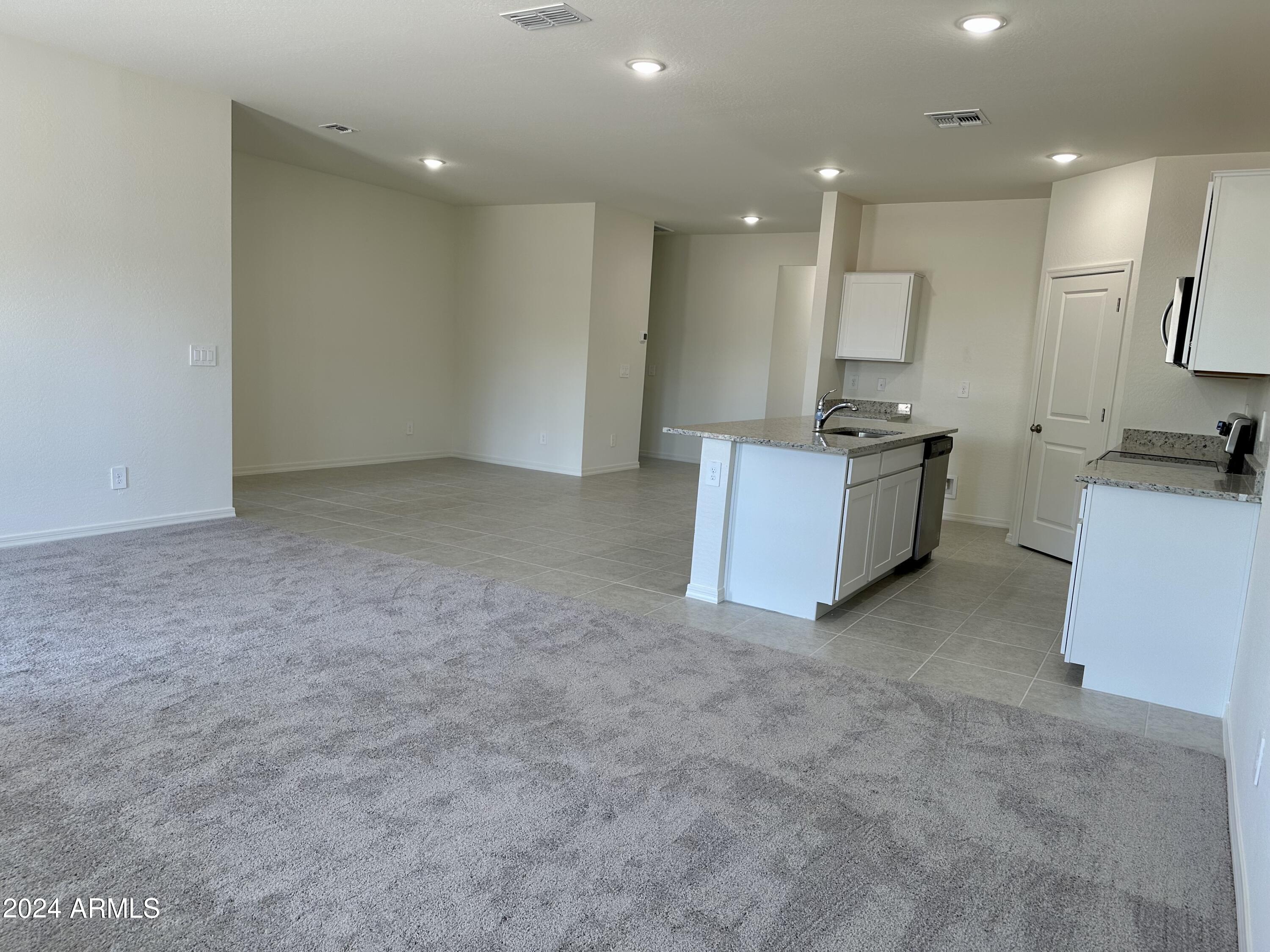 2074 E NEW BONNET Lane