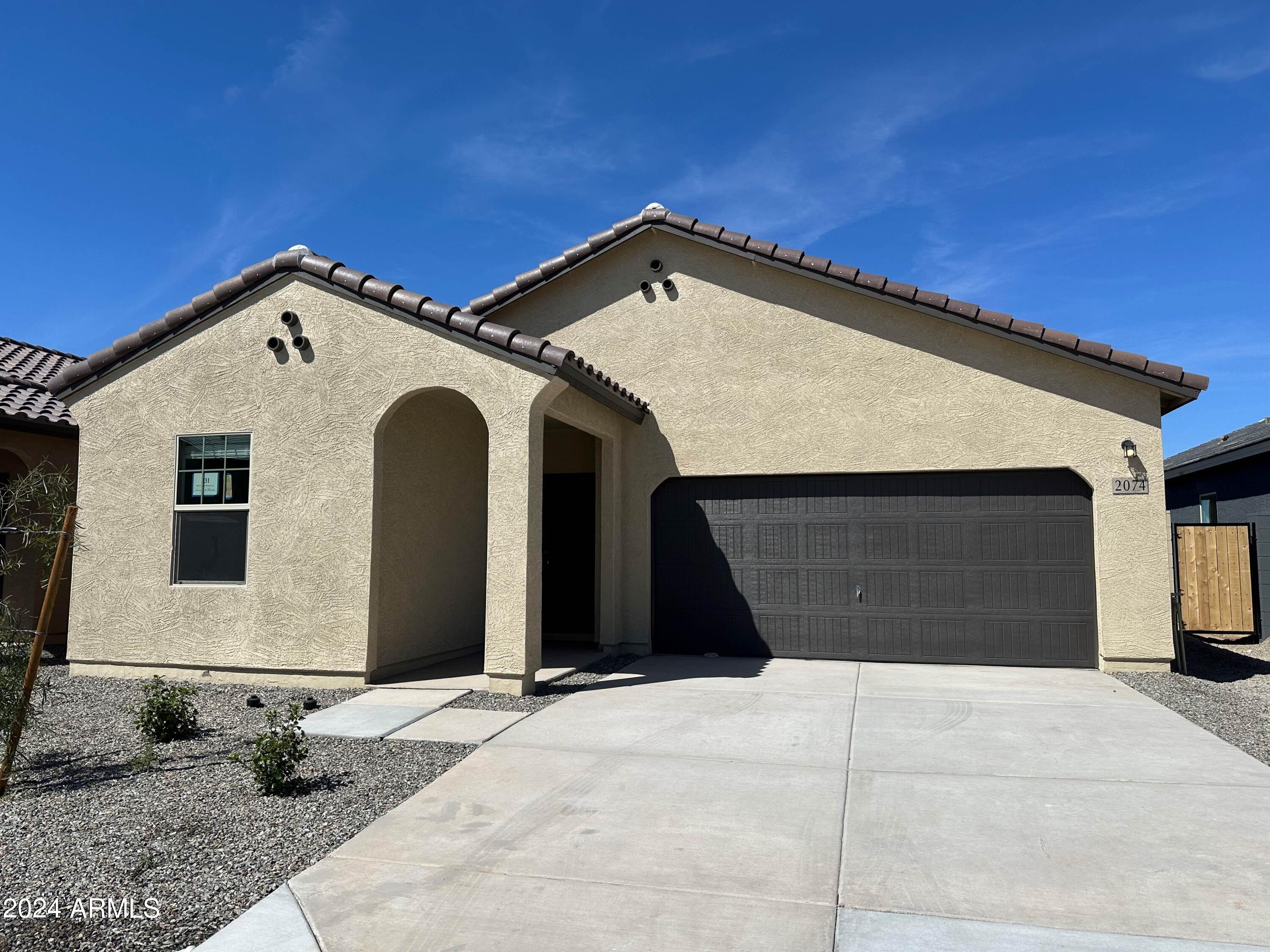 2074 E NEW BONNET Lane