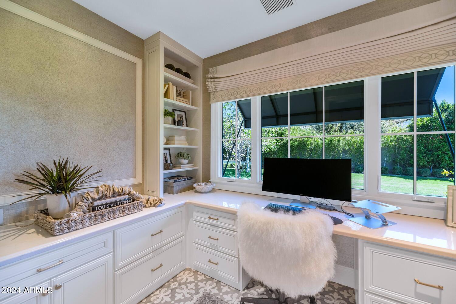 4615 N ROYAL PALM Circle