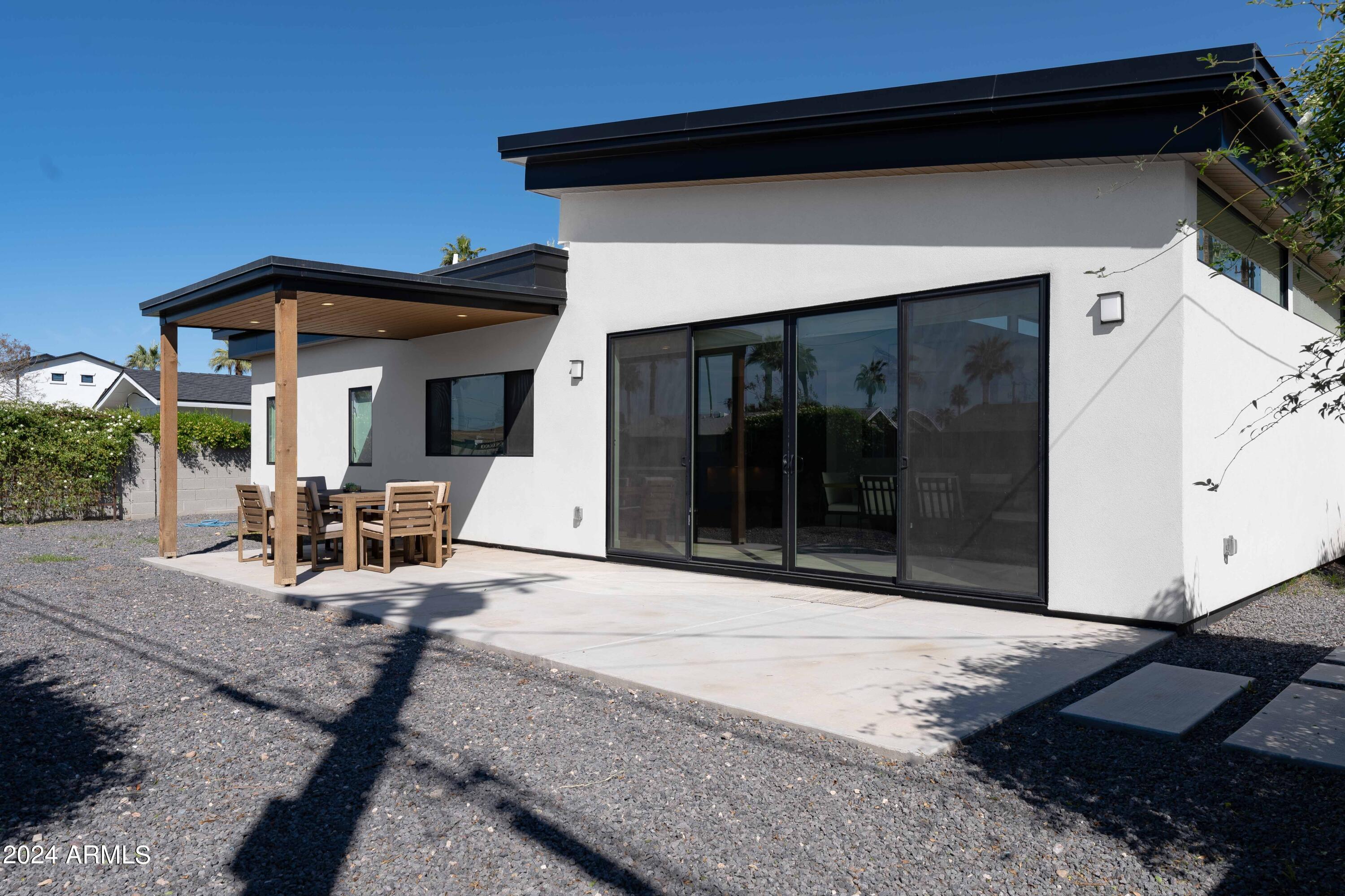 3433 E SELLS Drive