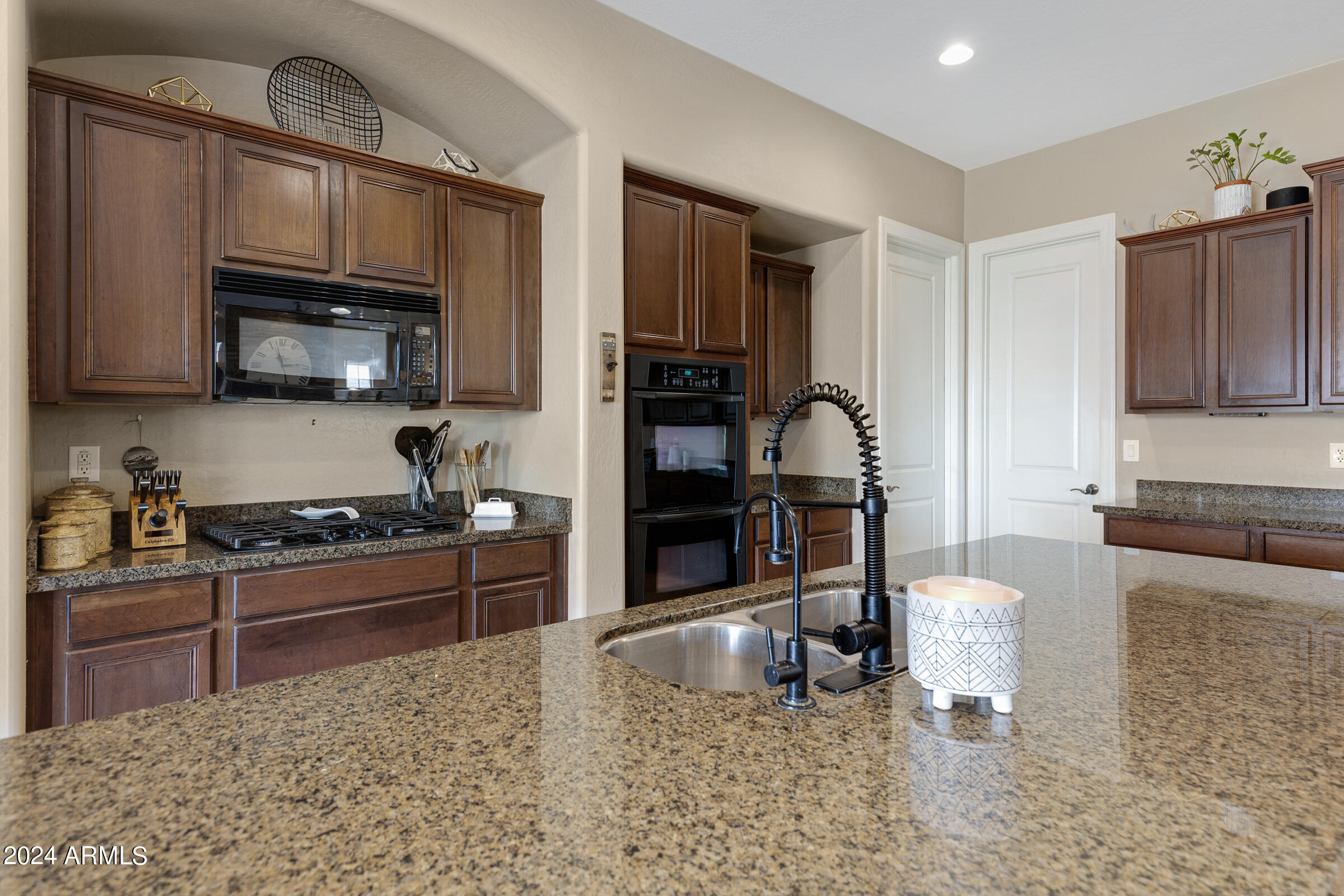 20244 E VIA DE COLINA --