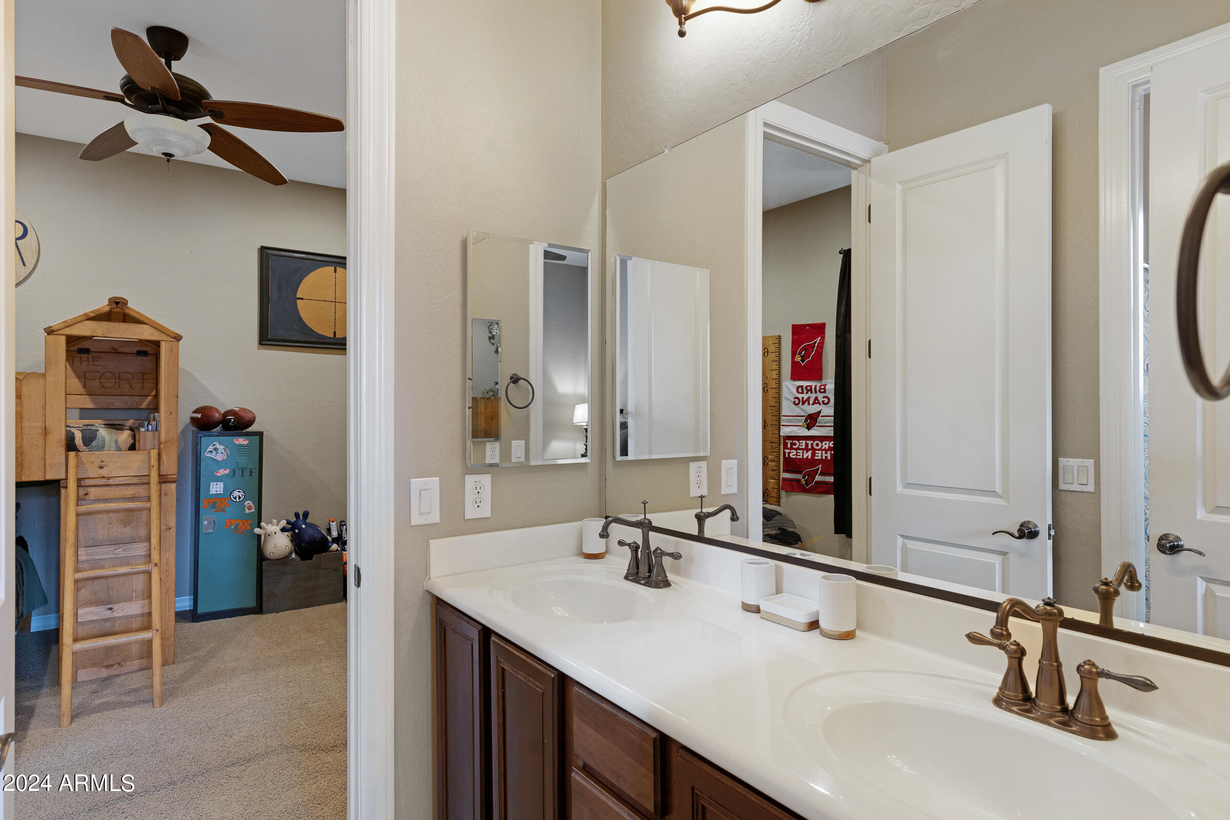 20244 E VIA DE COLINA --