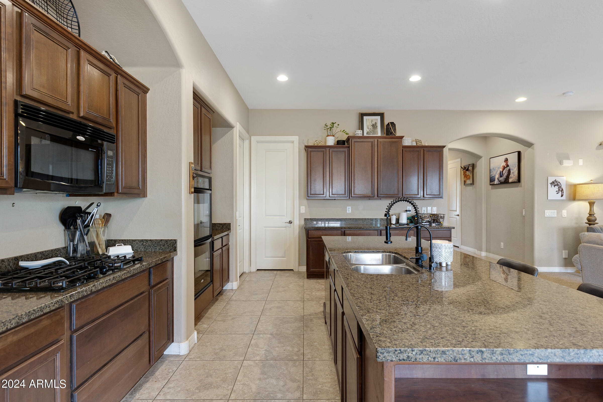 20244 E VIA DE COLINA --