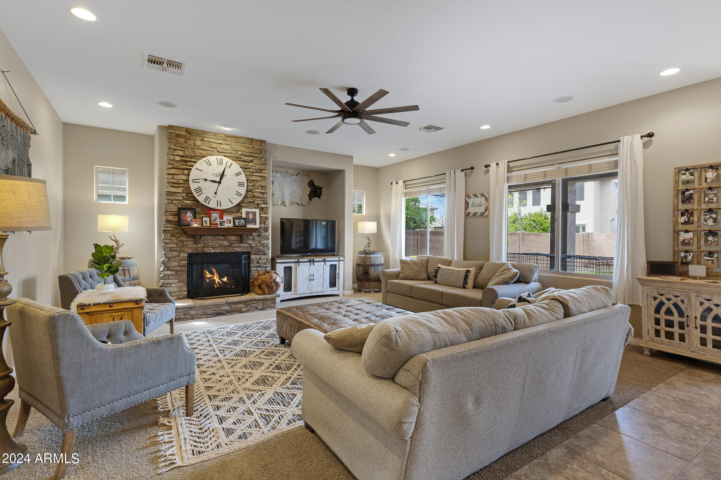 20244 E VIA DE COLINA --