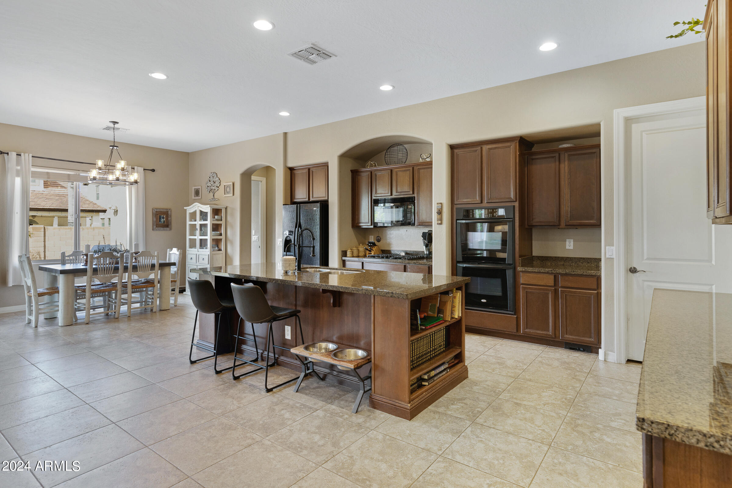 20244 E VIA DE COLINA --