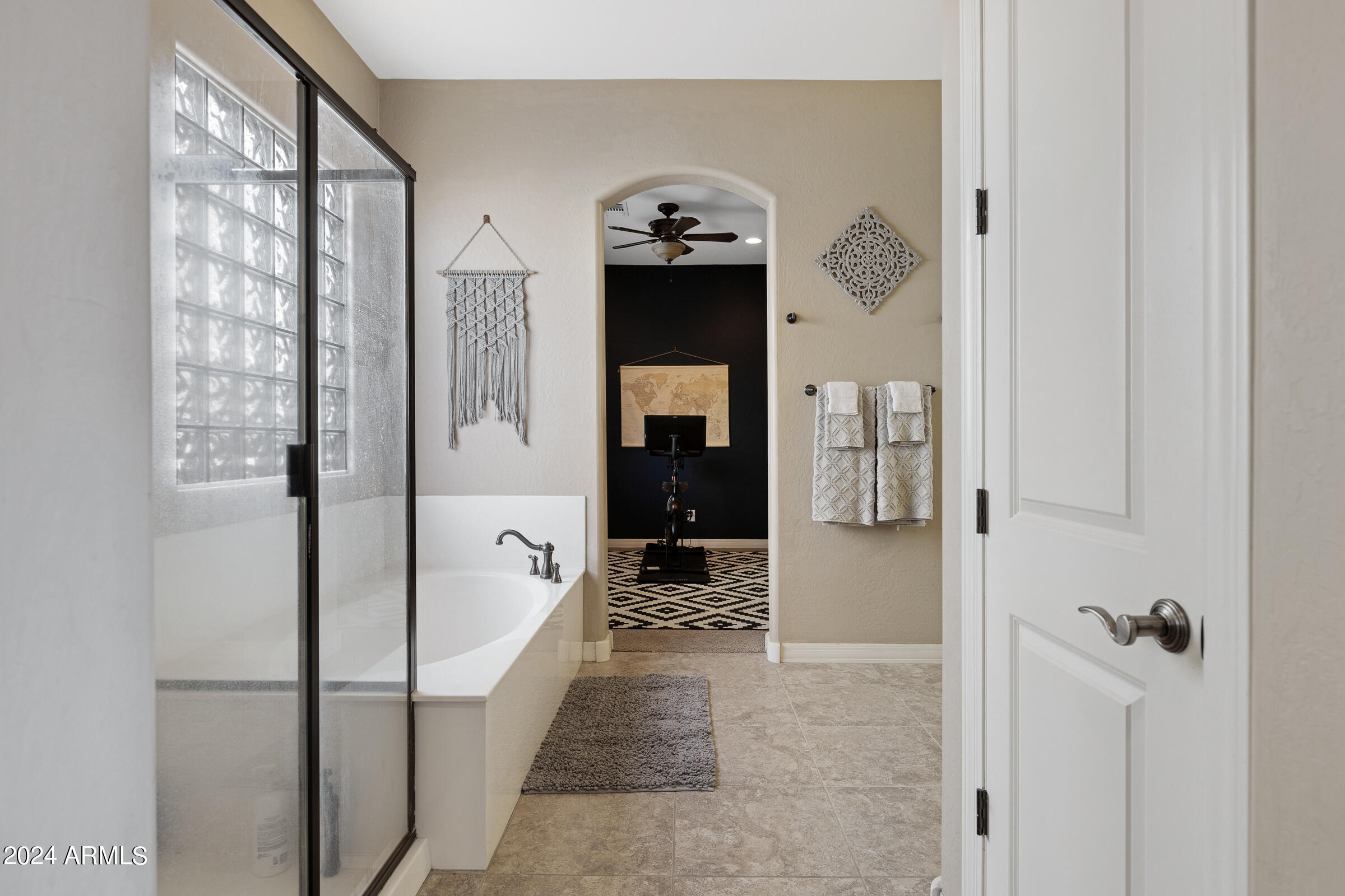 20244 E VIA DE COLINA --