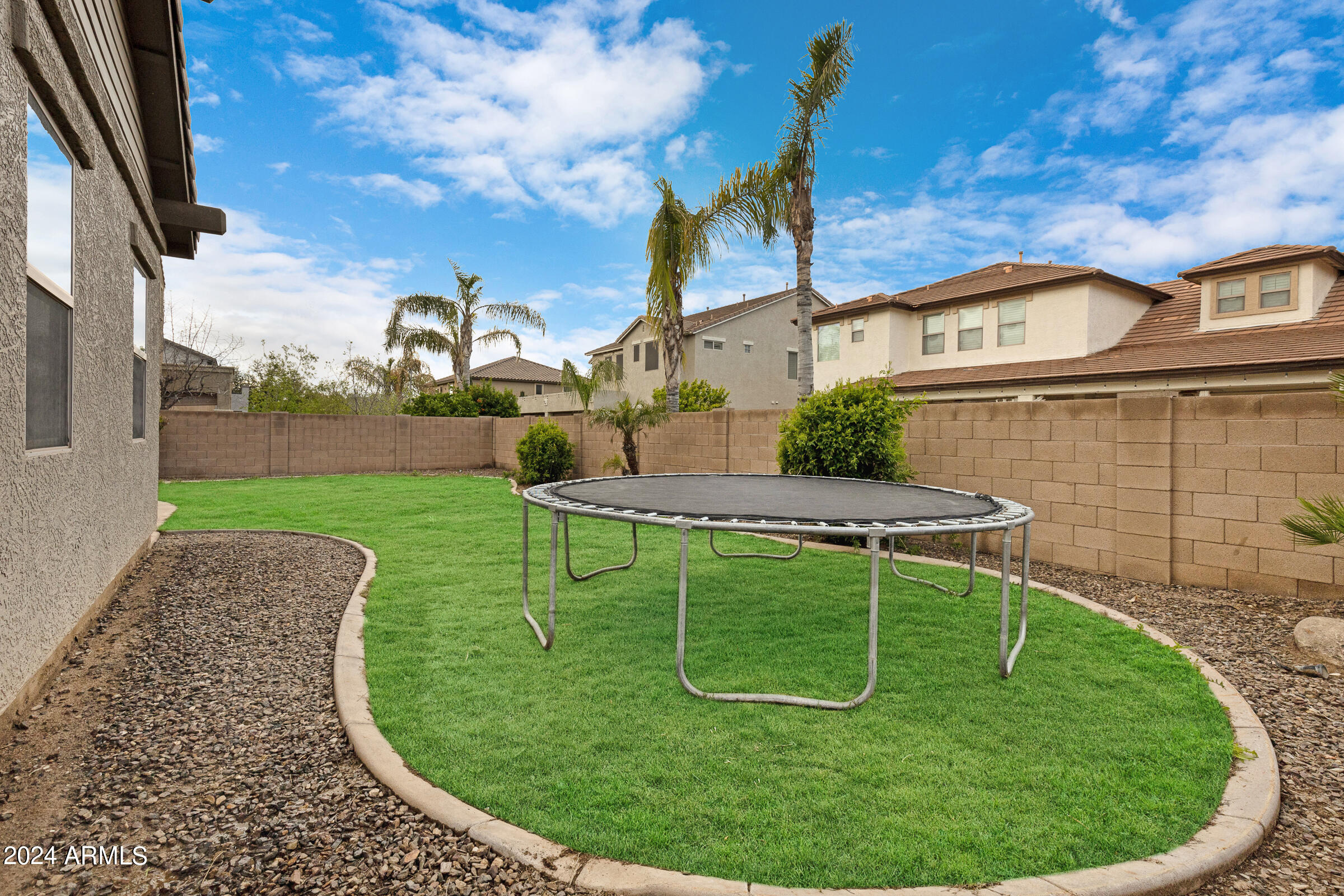 20244 E VIA DE COLINA --