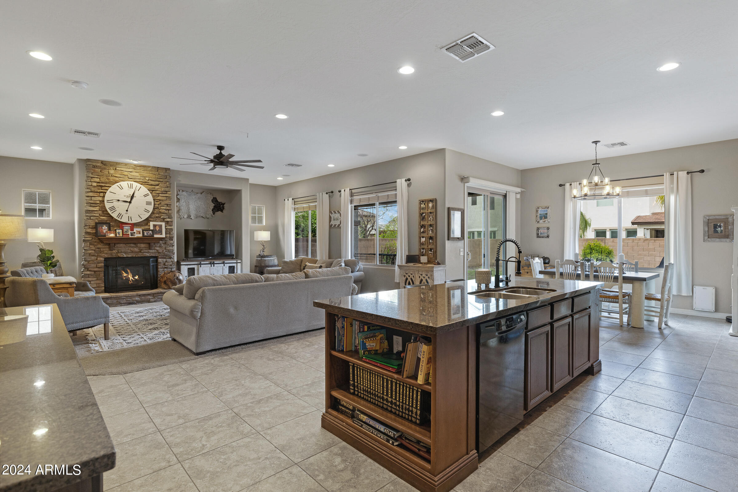 20244 E VIA DE COLINA --