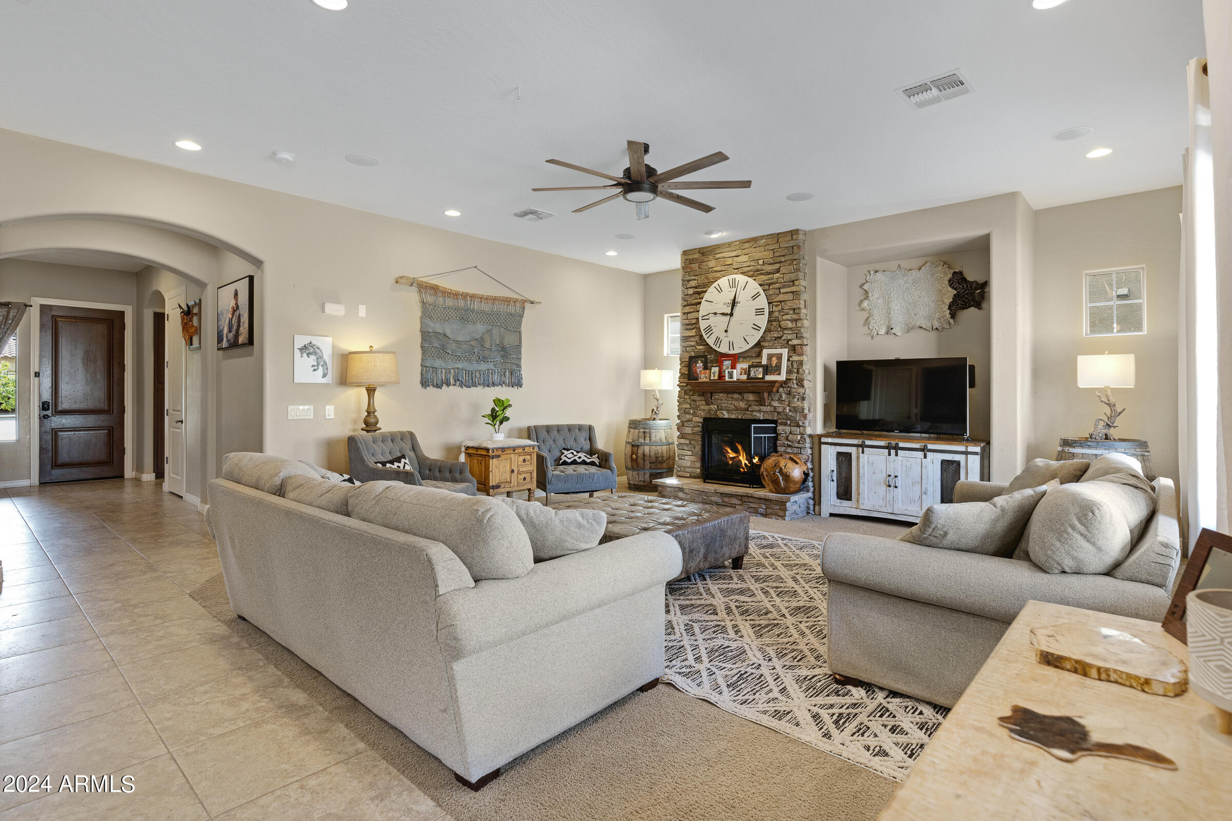 20244 E VIA DE COLINA --