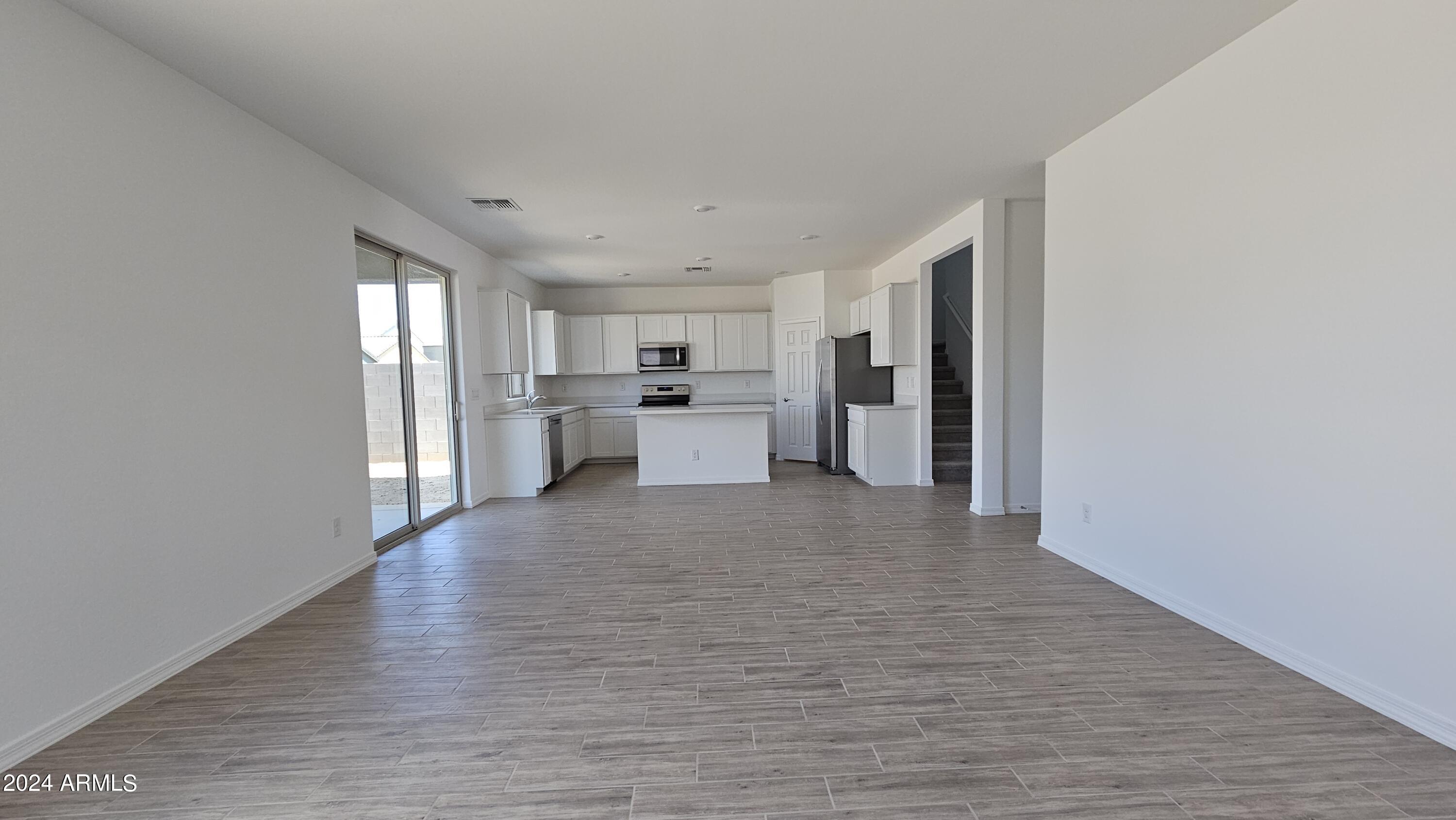 1950 E LARIAT Avenue