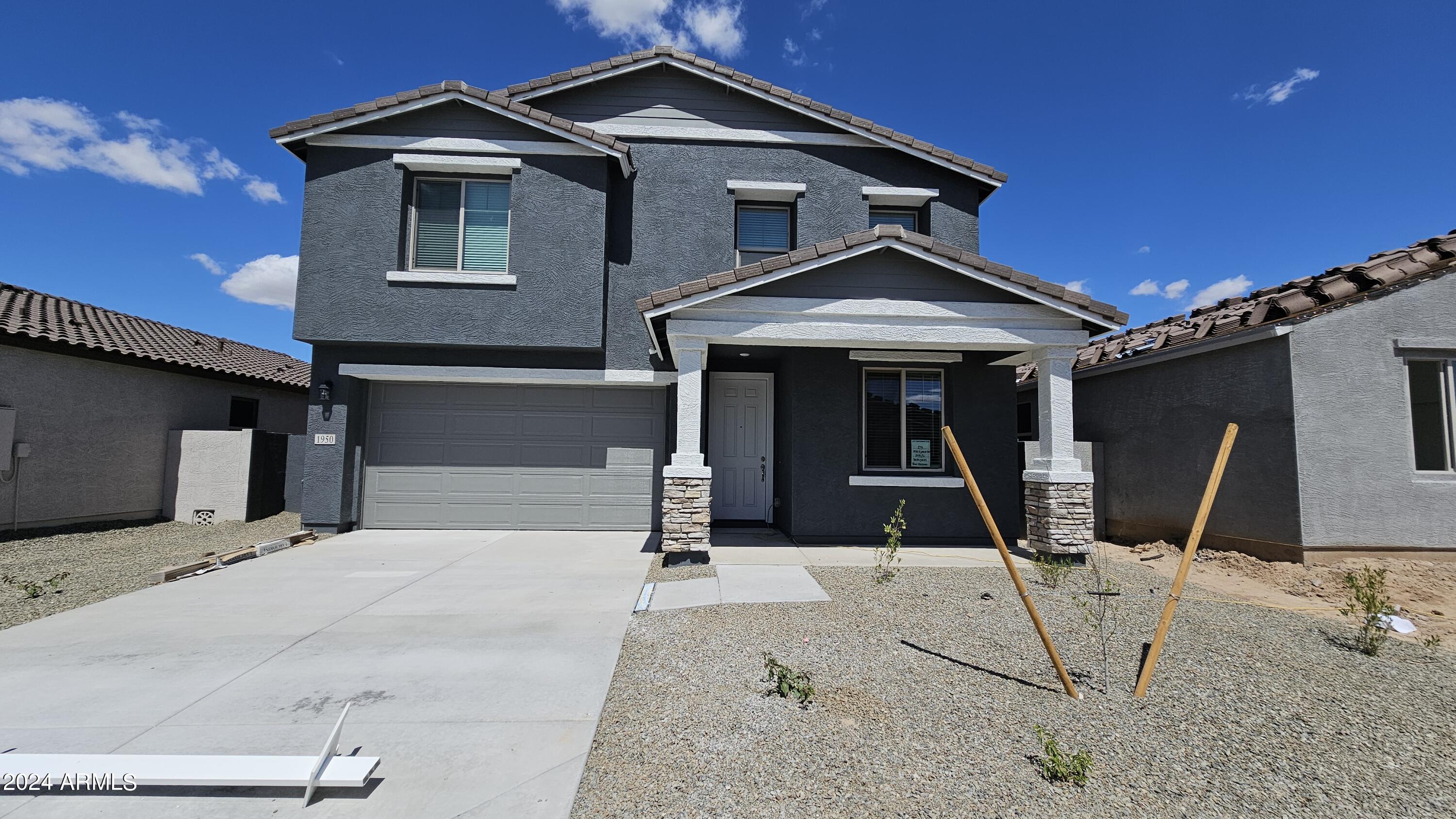 1950 E LARIAT Avenue