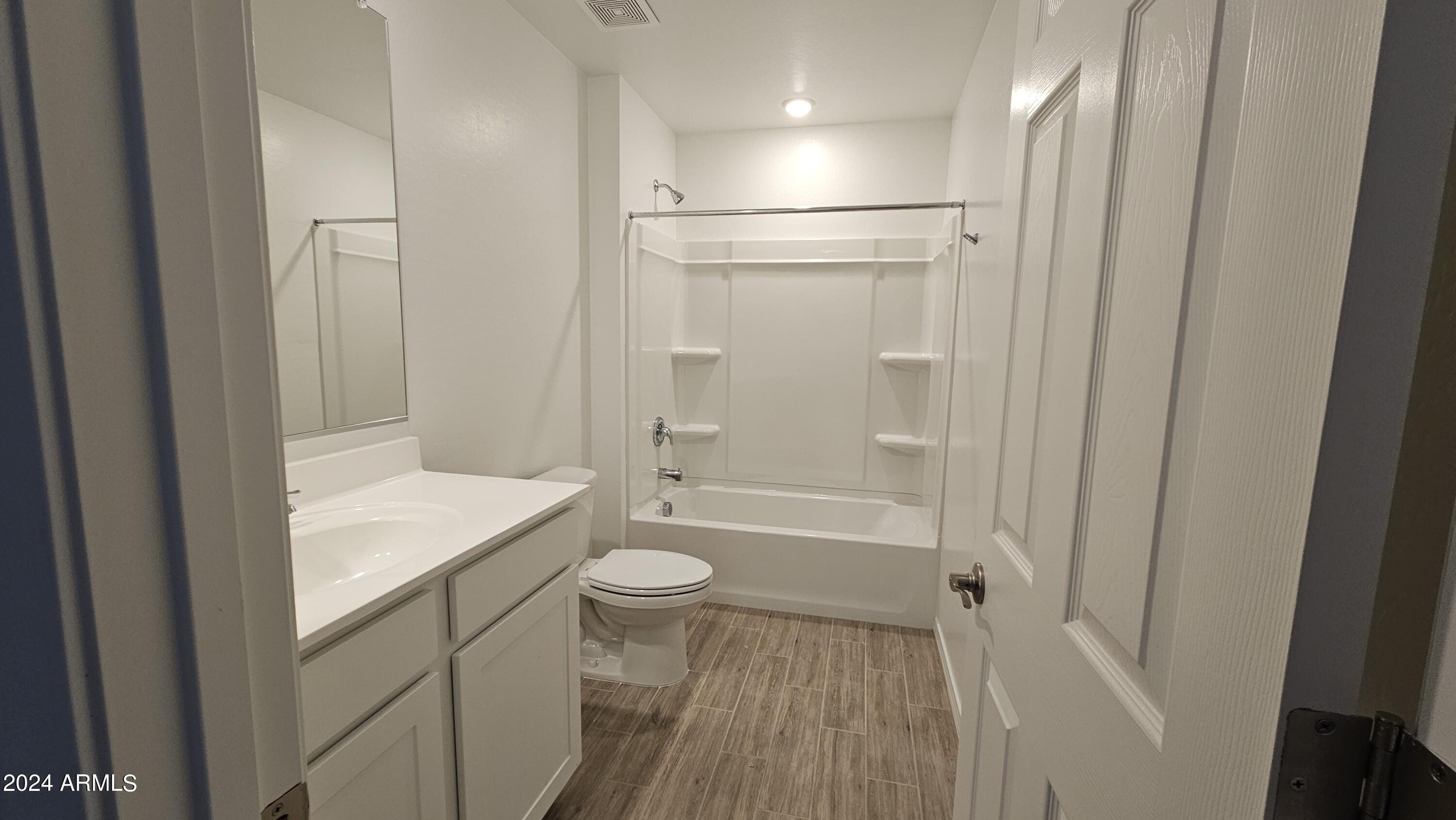 1950 E LARIAT Avenue