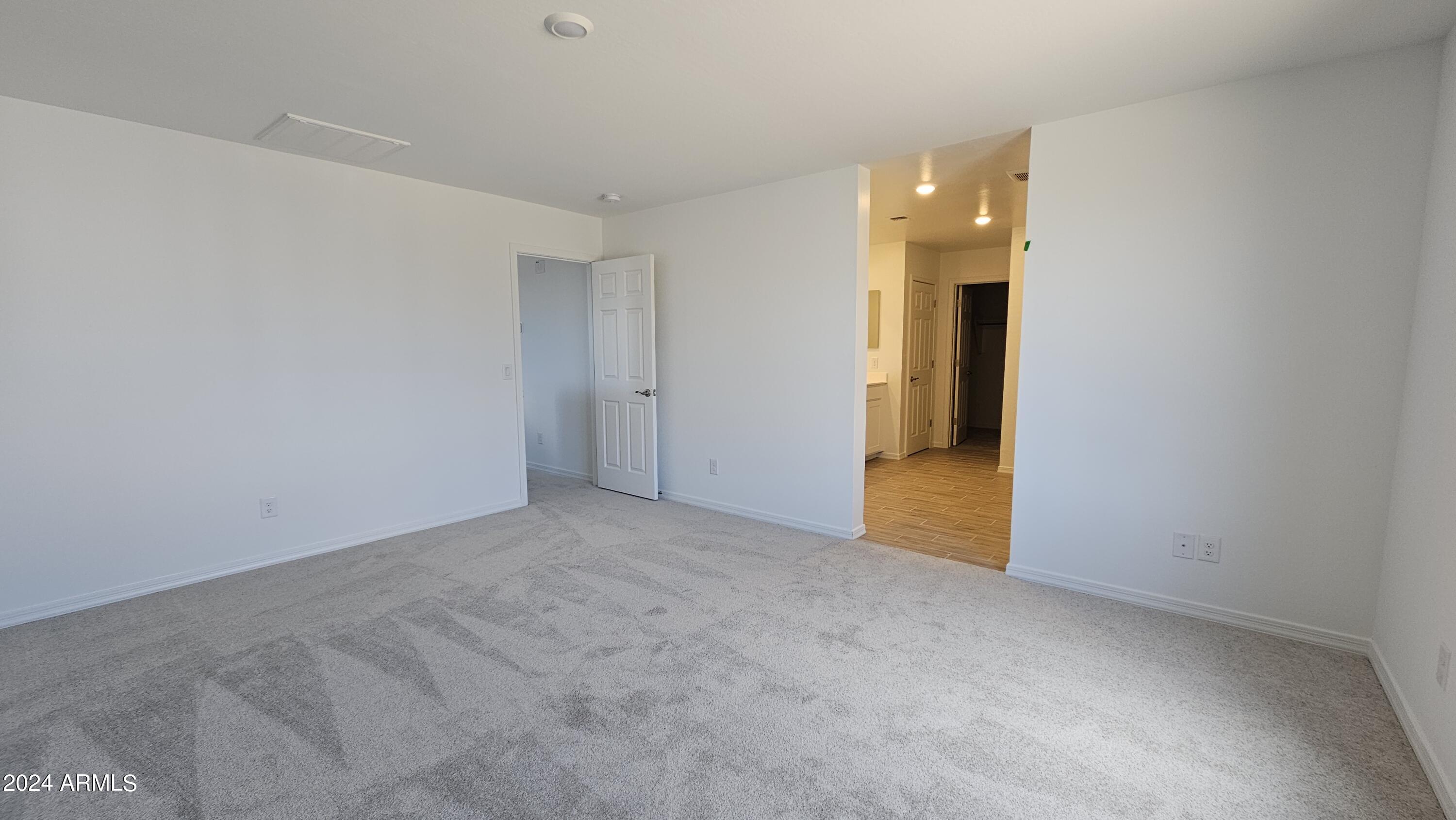 1950 E LARIAT Avenue