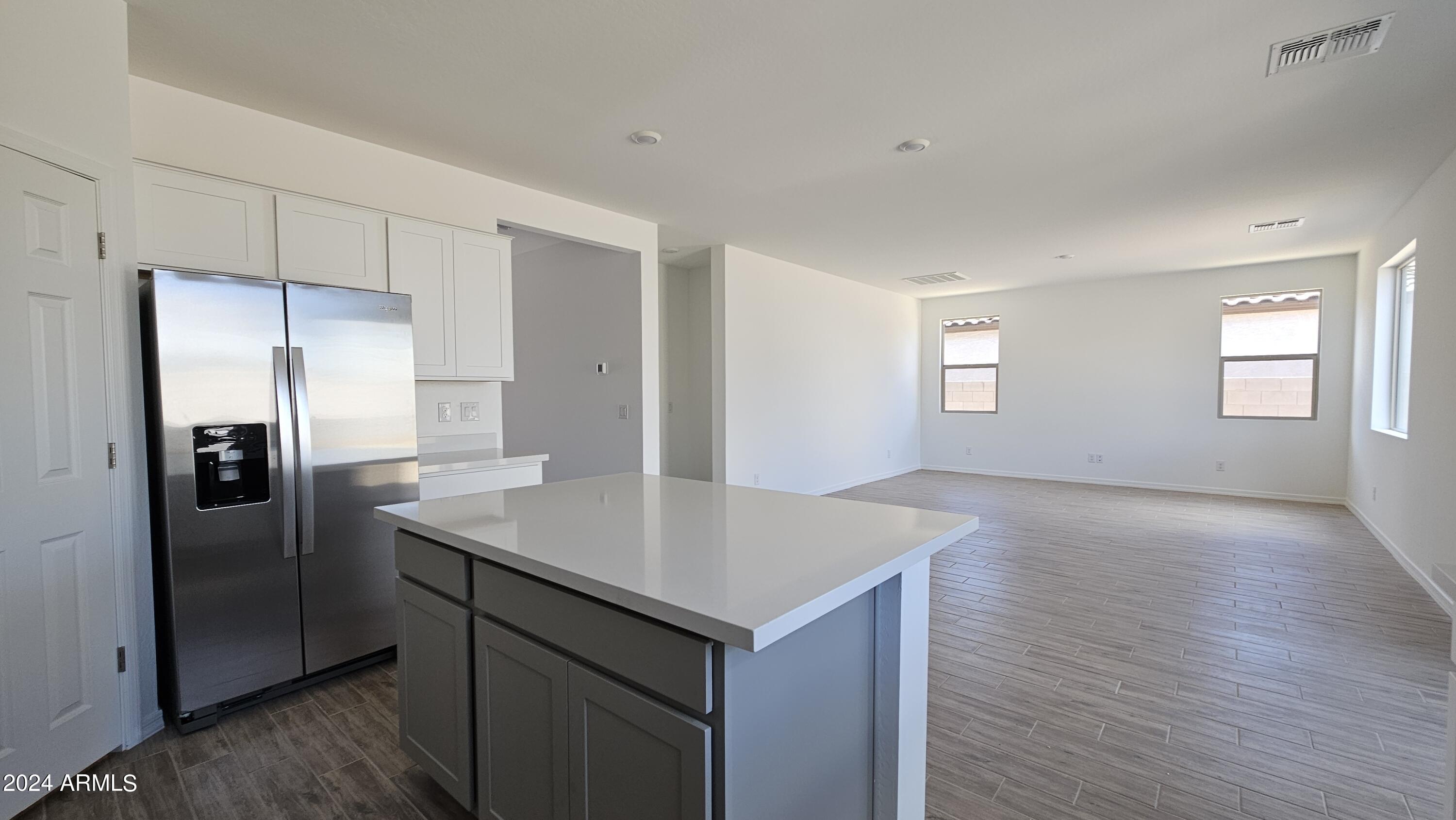 1950 E LARIAT Avenue