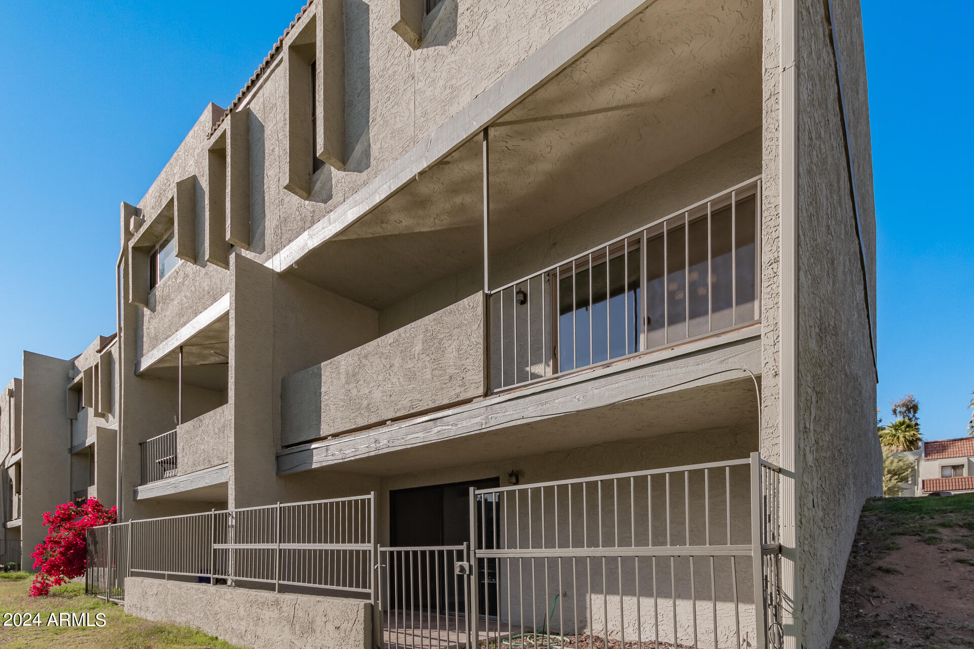 2524 S EL PARADISO -- # 114