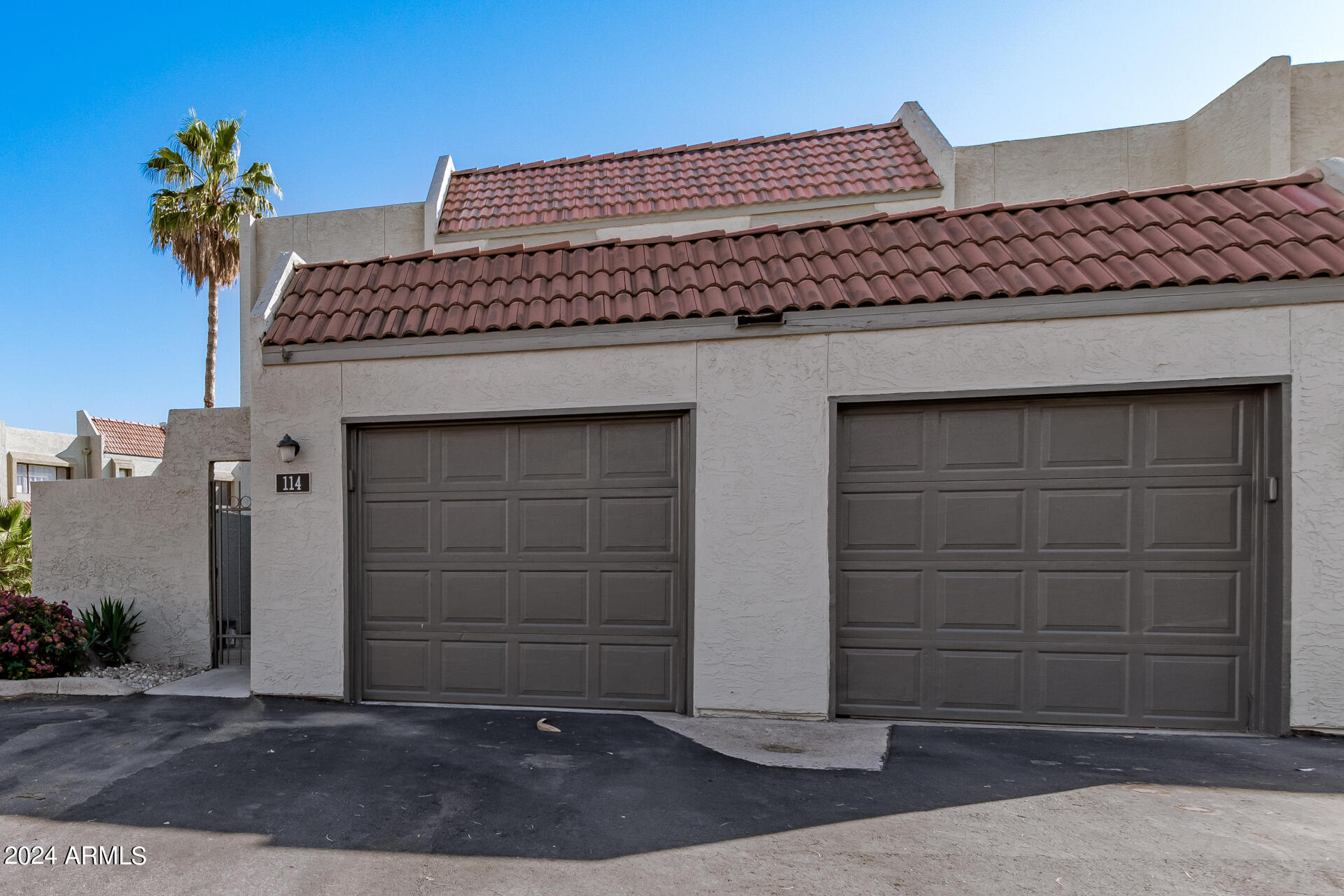 2524 S EL PARADISO -- # 114