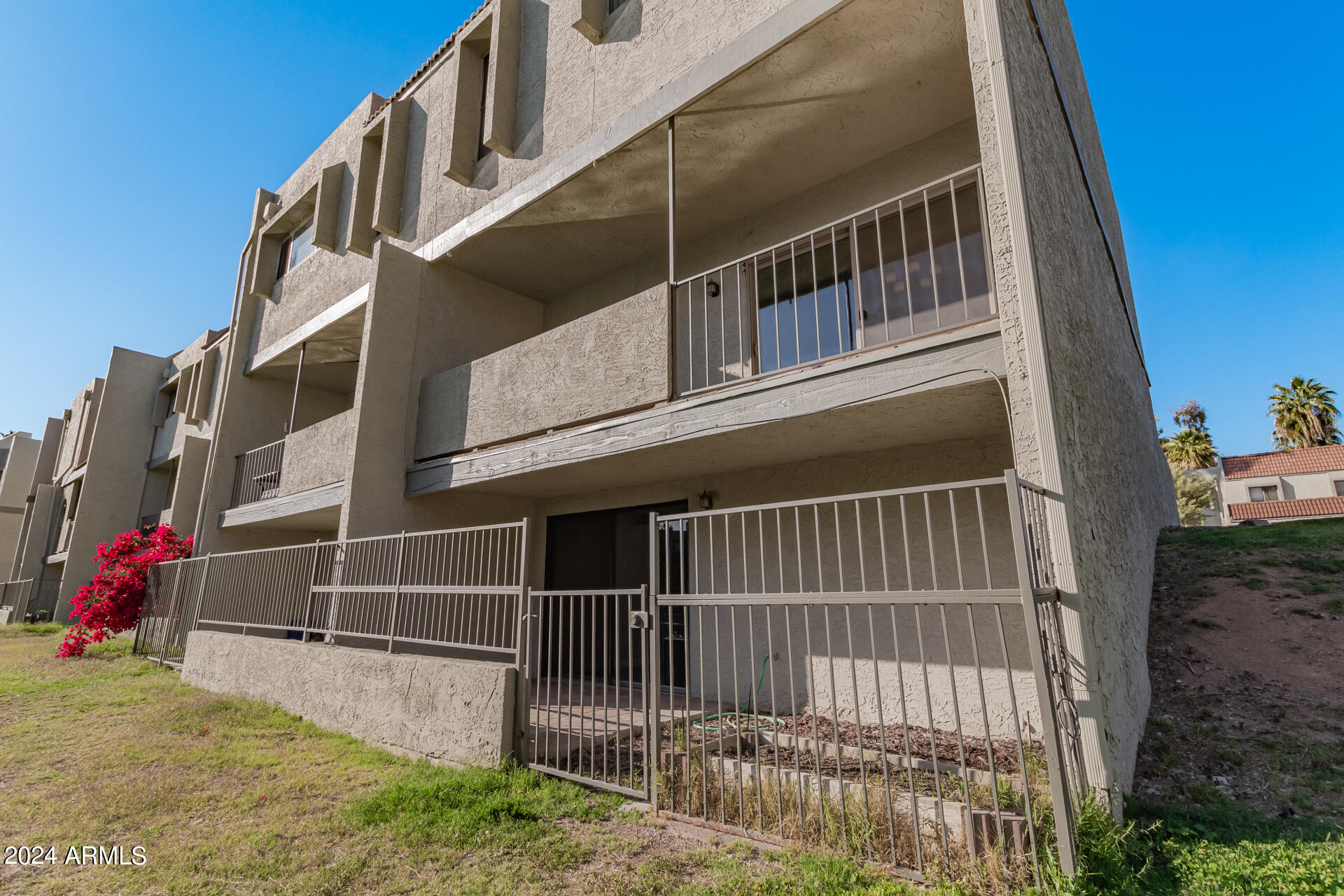 2524 S EL PARADISO -- # 114