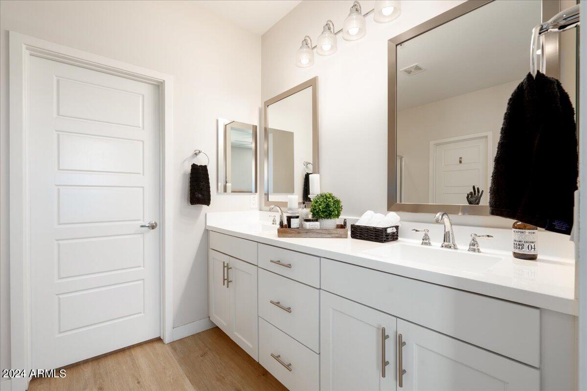 2315 E PINCHOT Avenue # 118