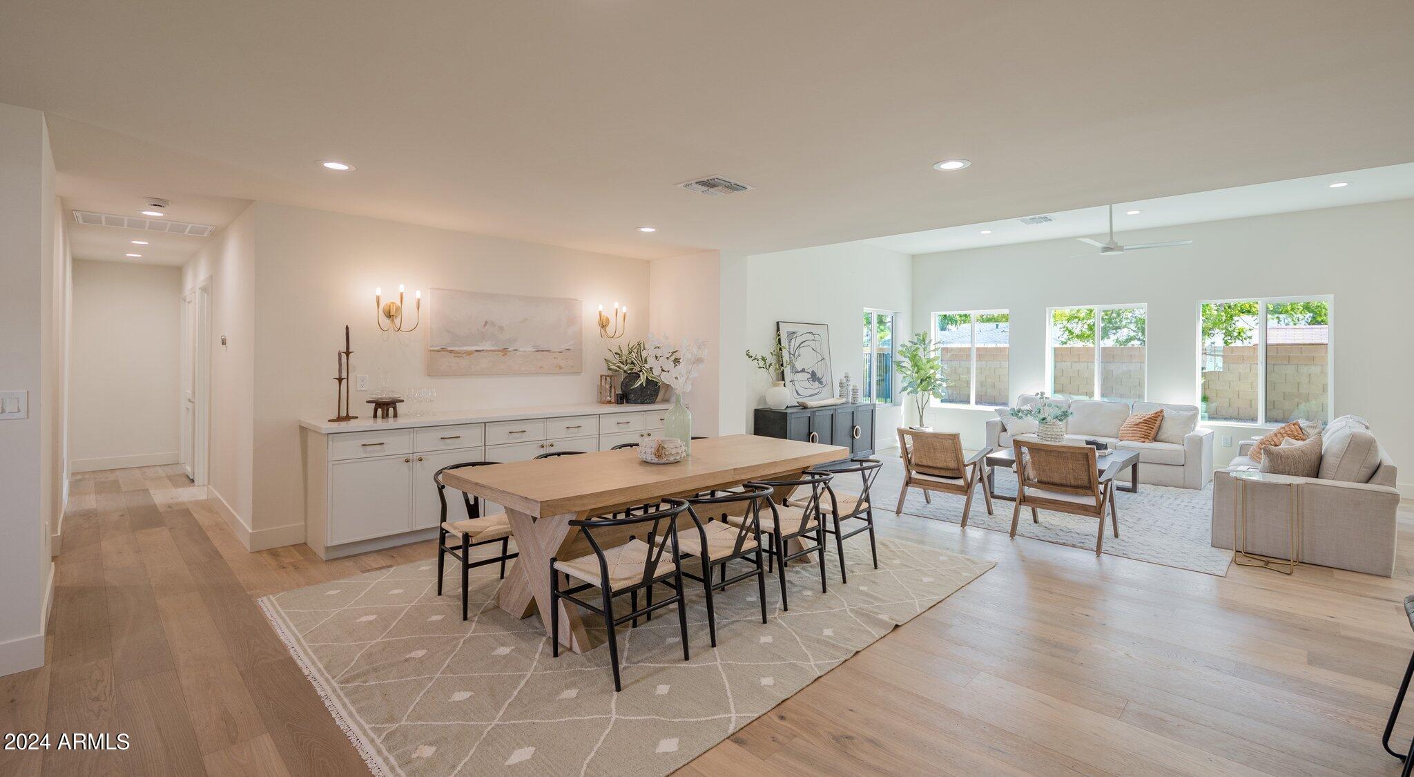 209 W DIANA Avenue