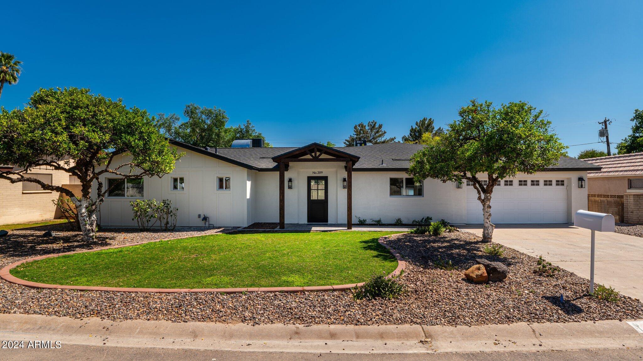 209 W DIANA Avenue