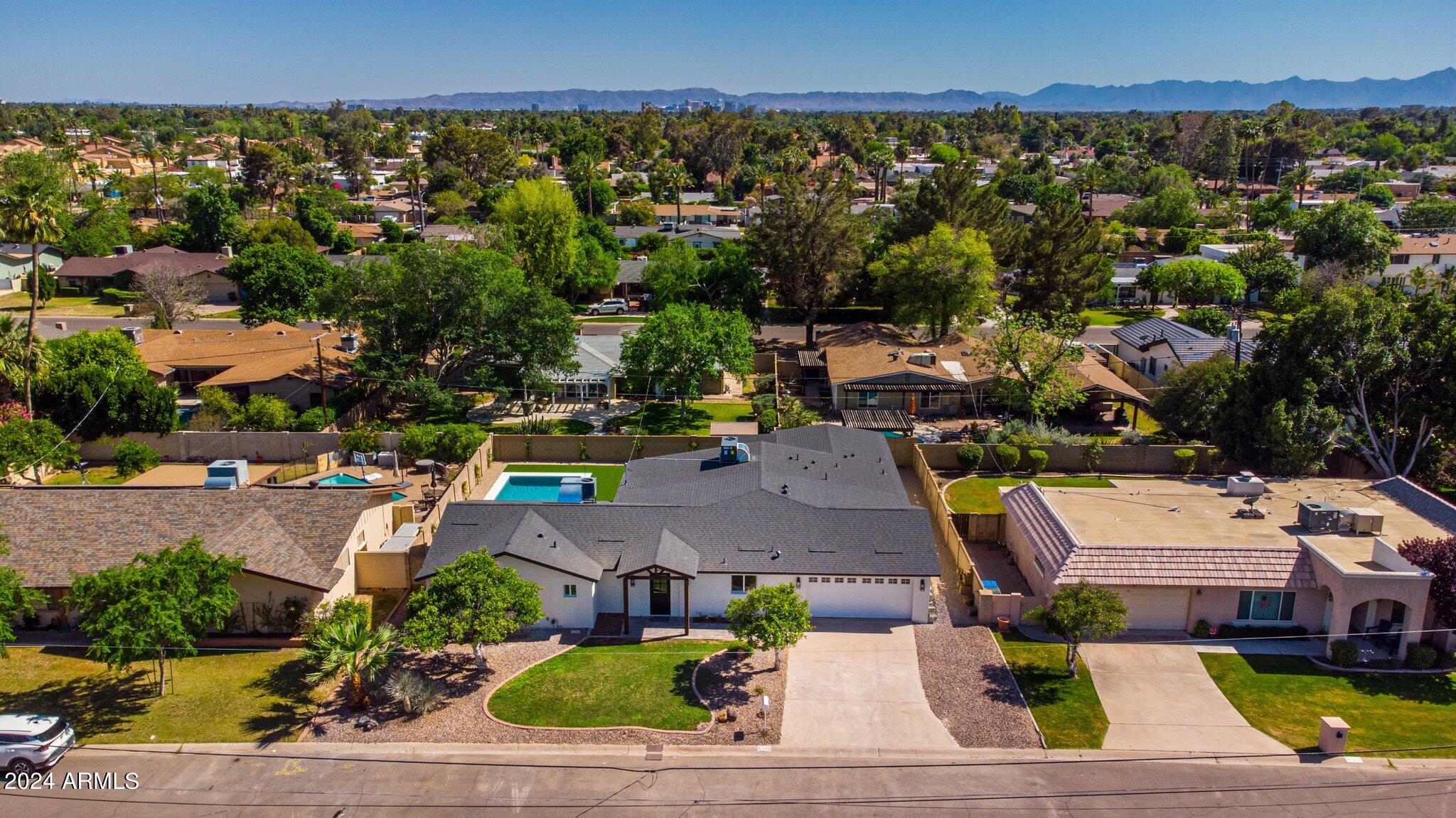 209 W DIANA Avenue