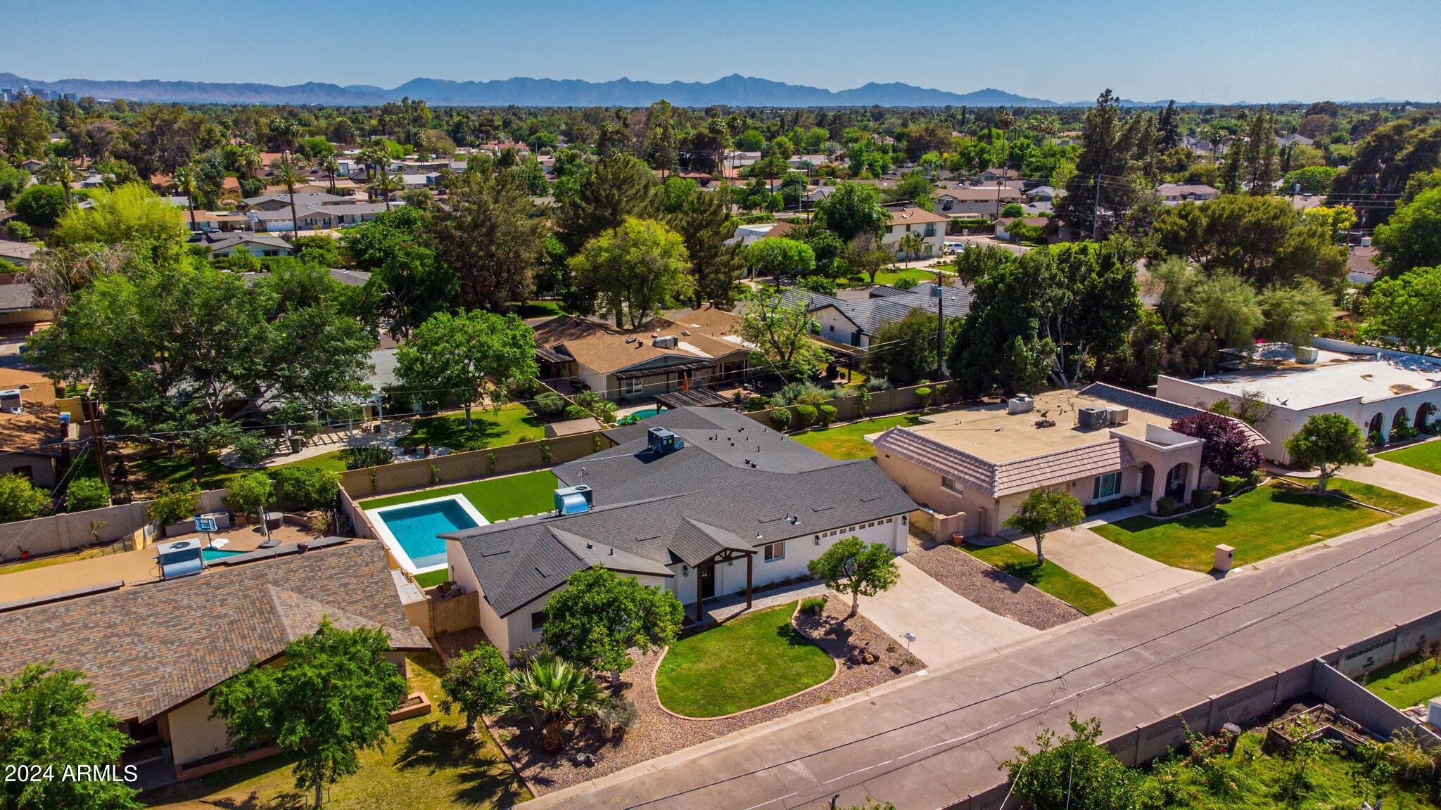 209 W DIANA Avenue
