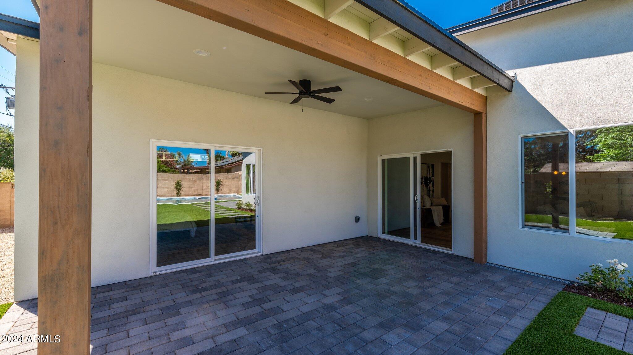 209 W DIANA Avenue