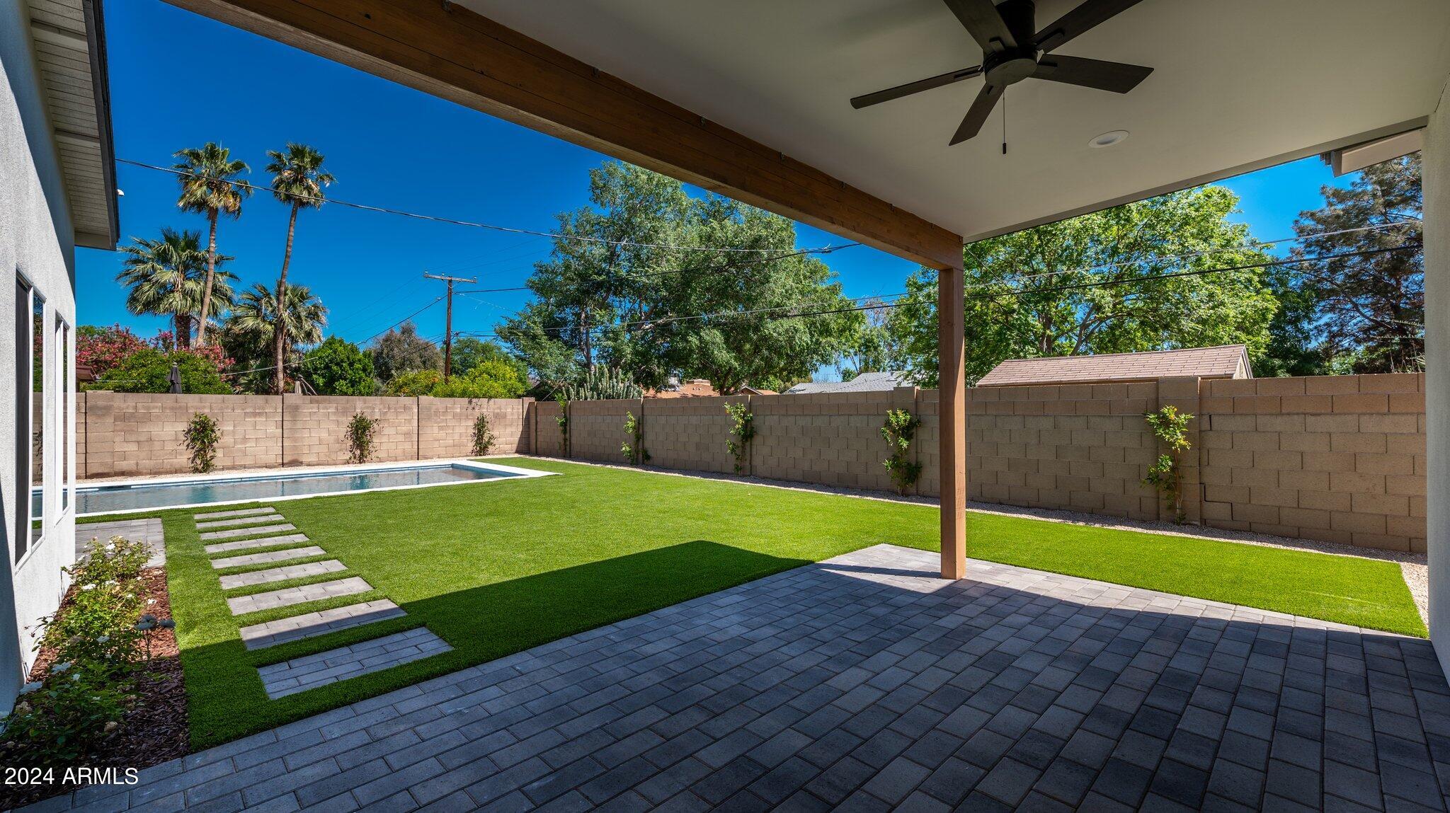 209 W DIANA Avenue