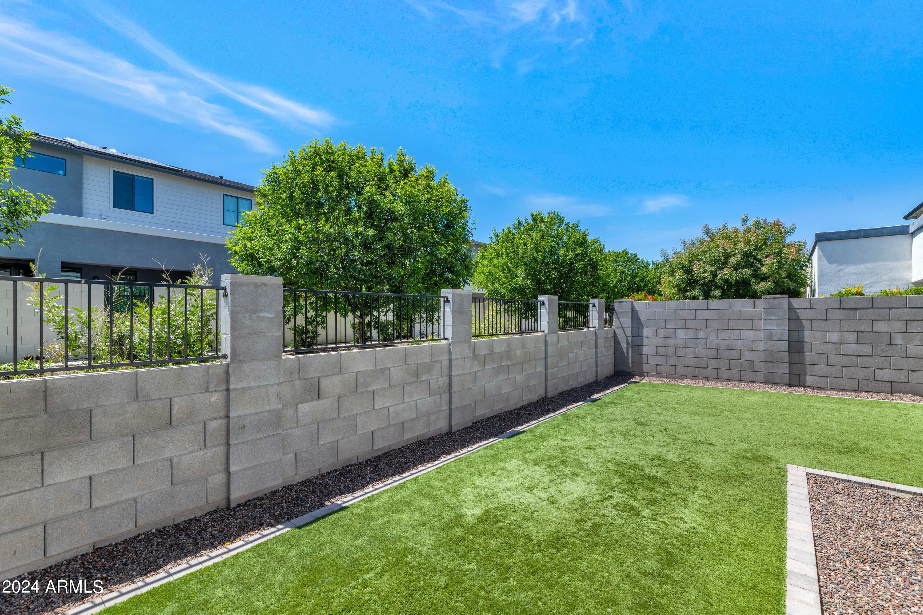 3121 E BERYL Avenue