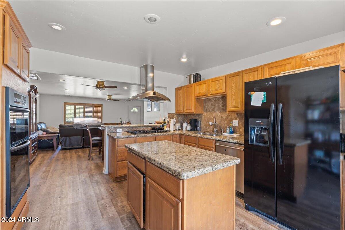 535 W 19TH Street