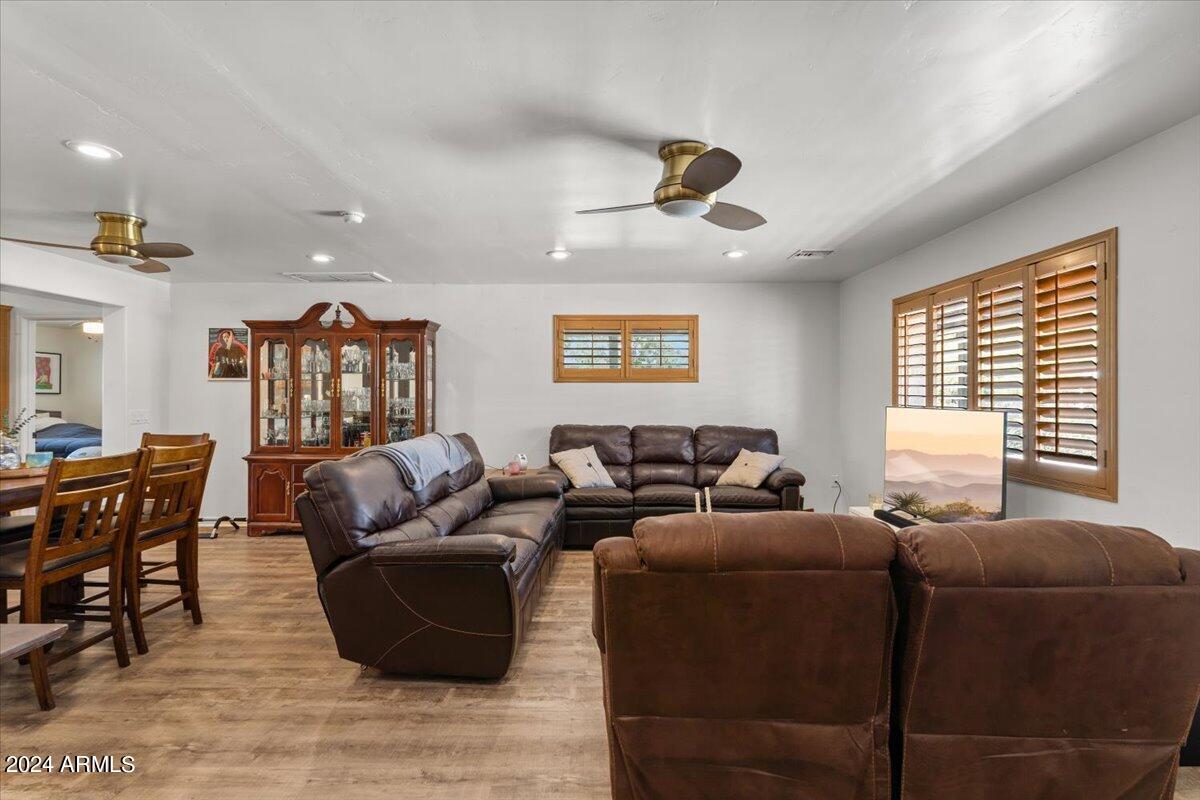 535 W 19TH Street
