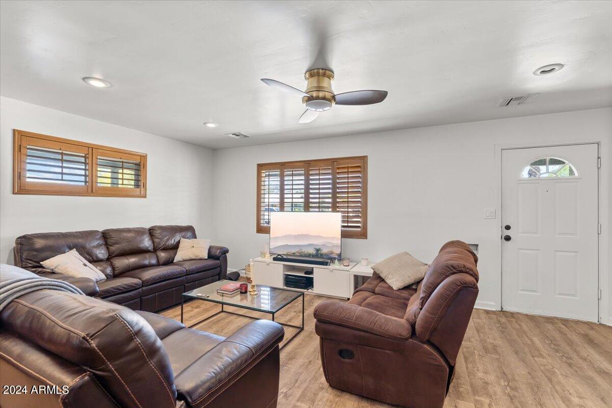 535 W 19TH Street
