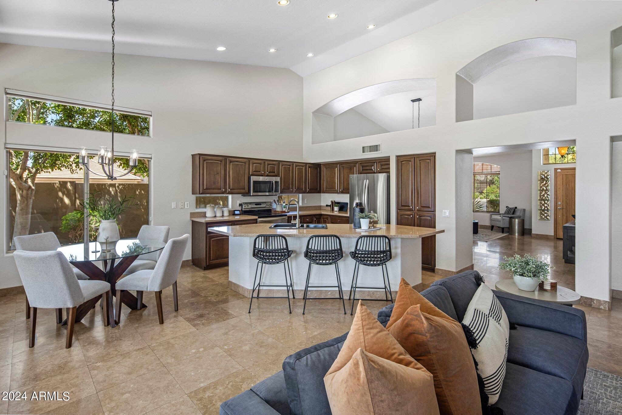 5225 E MICHELLE Drive