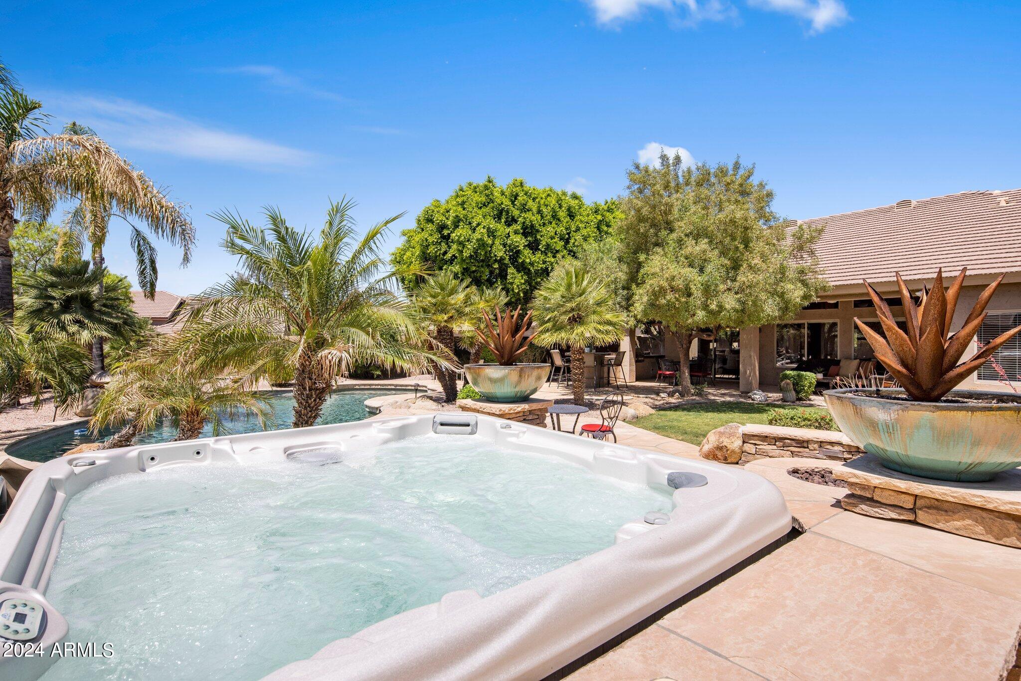 5225 E MICHELLE Drive
