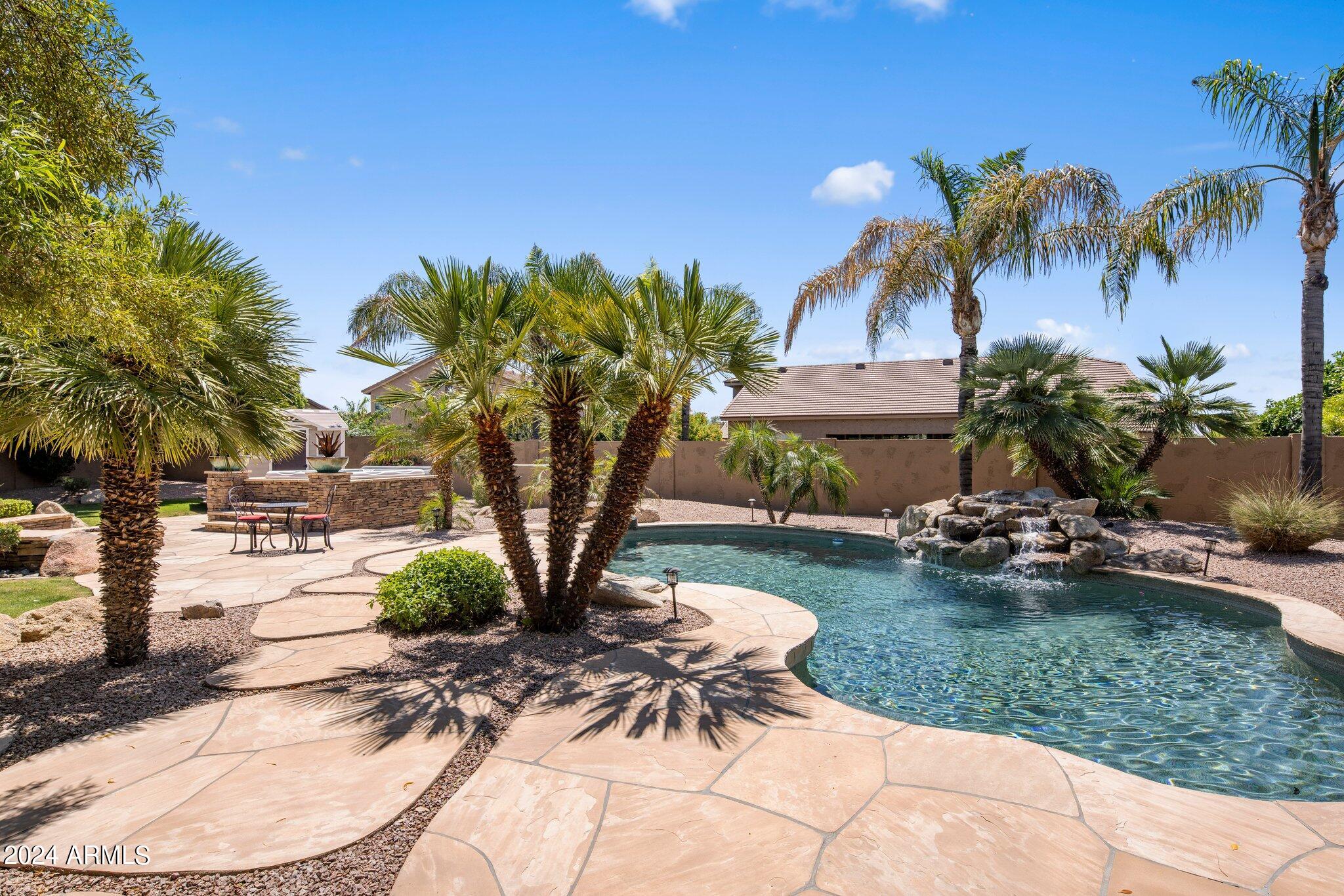 5225 E MICHELLE Drive