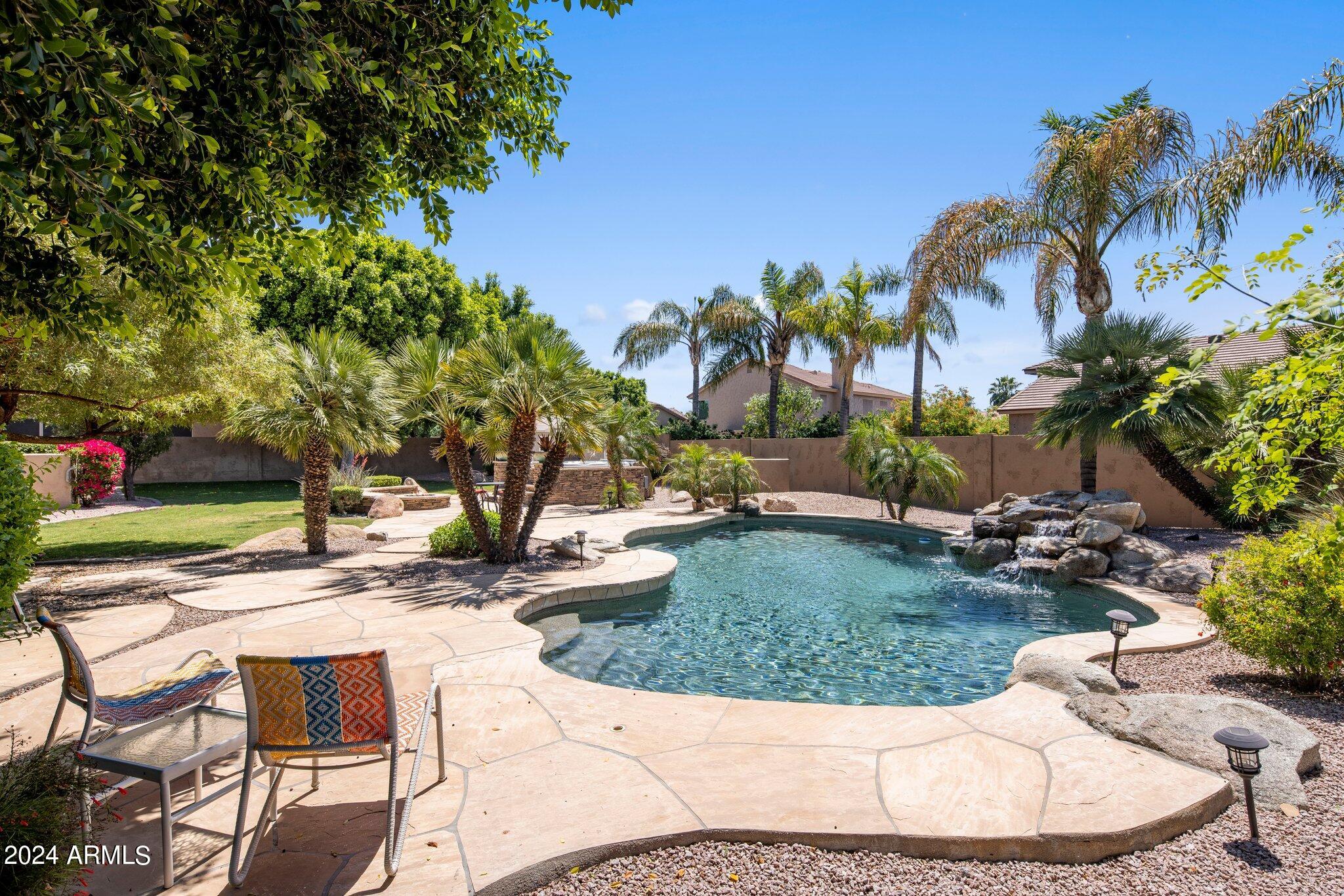 5225 E MICHELLE Drive