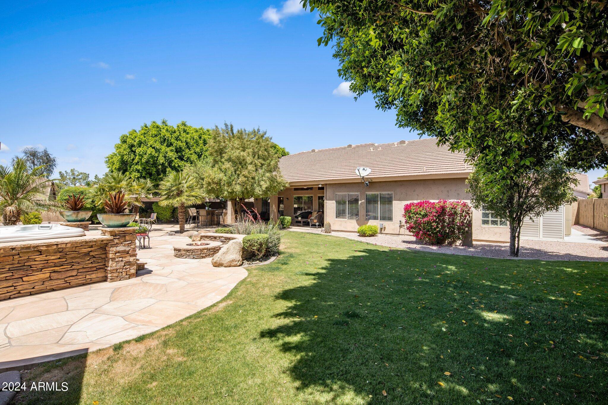 5225 E MICHELLE Drive