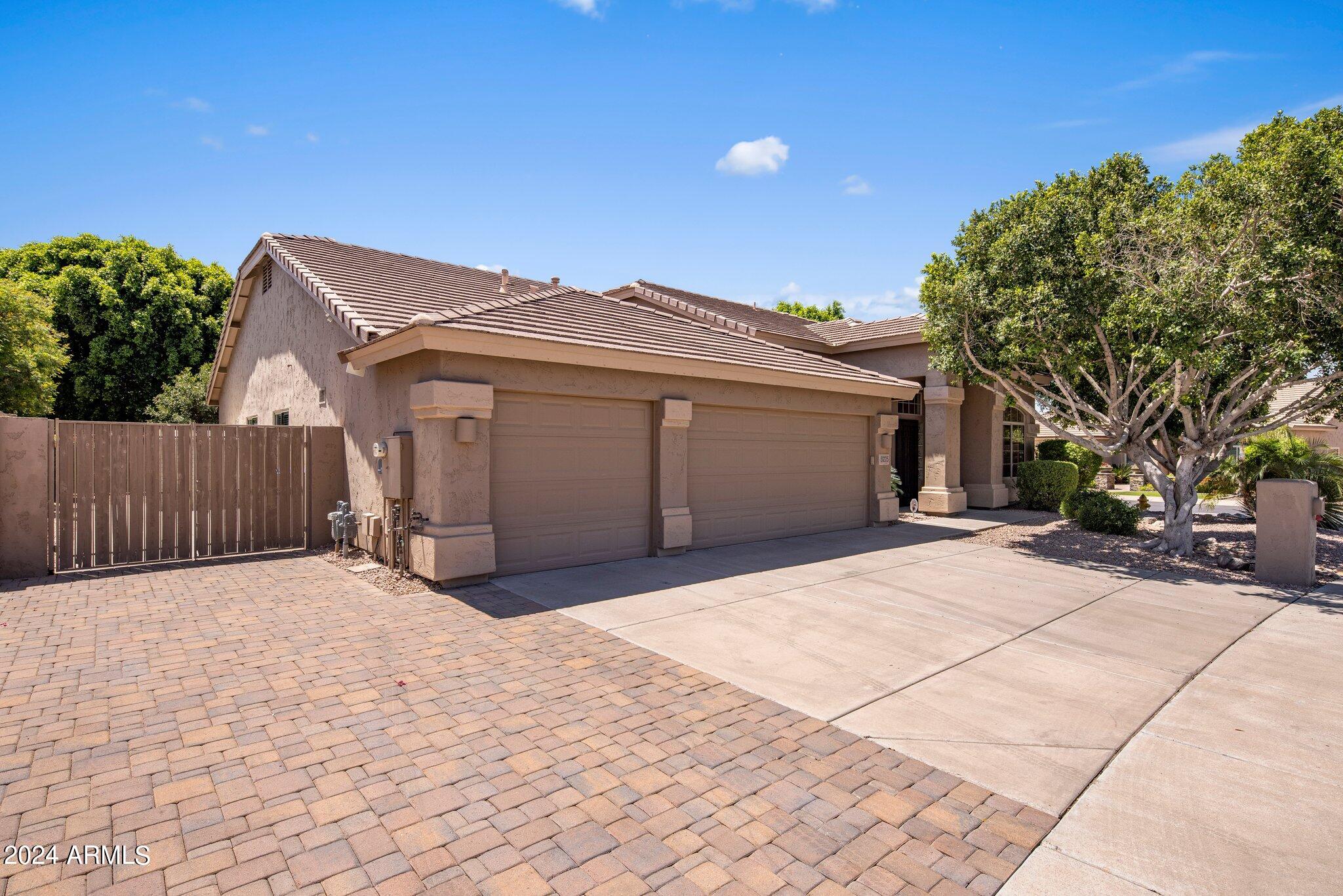 5225 E MICHELLE Drive