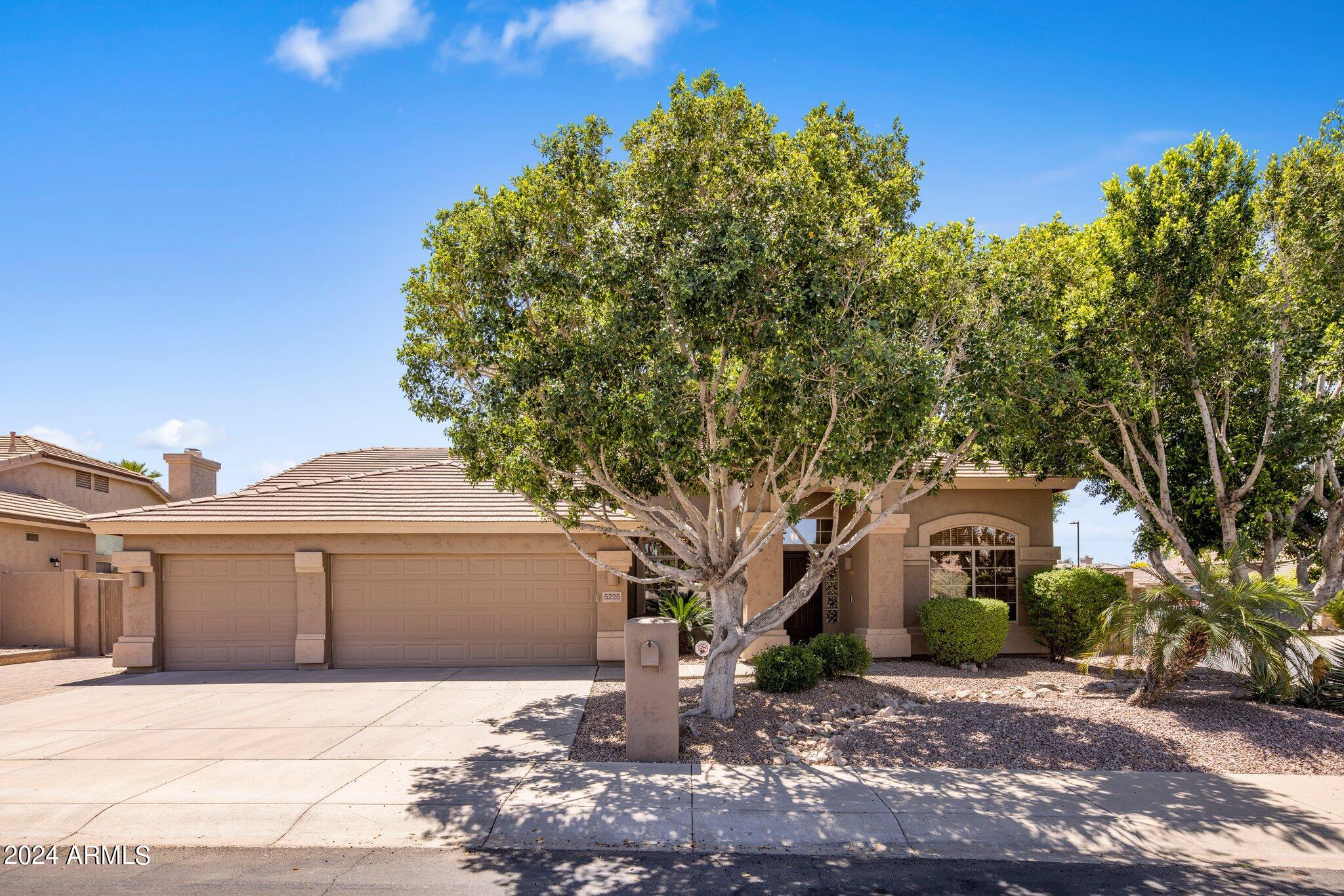 5225 E MICHELLE Drive