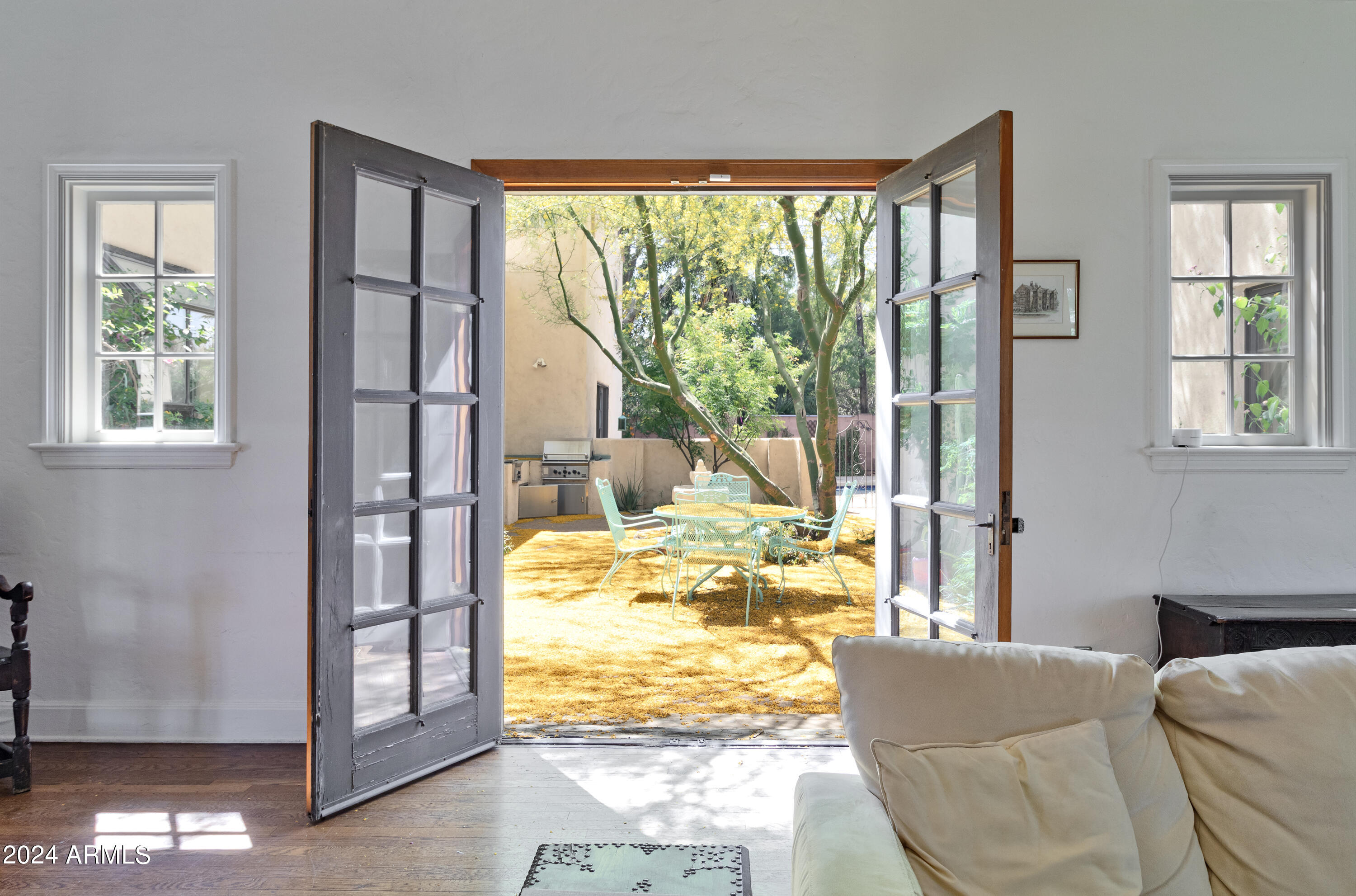 739 W CORONADO Road