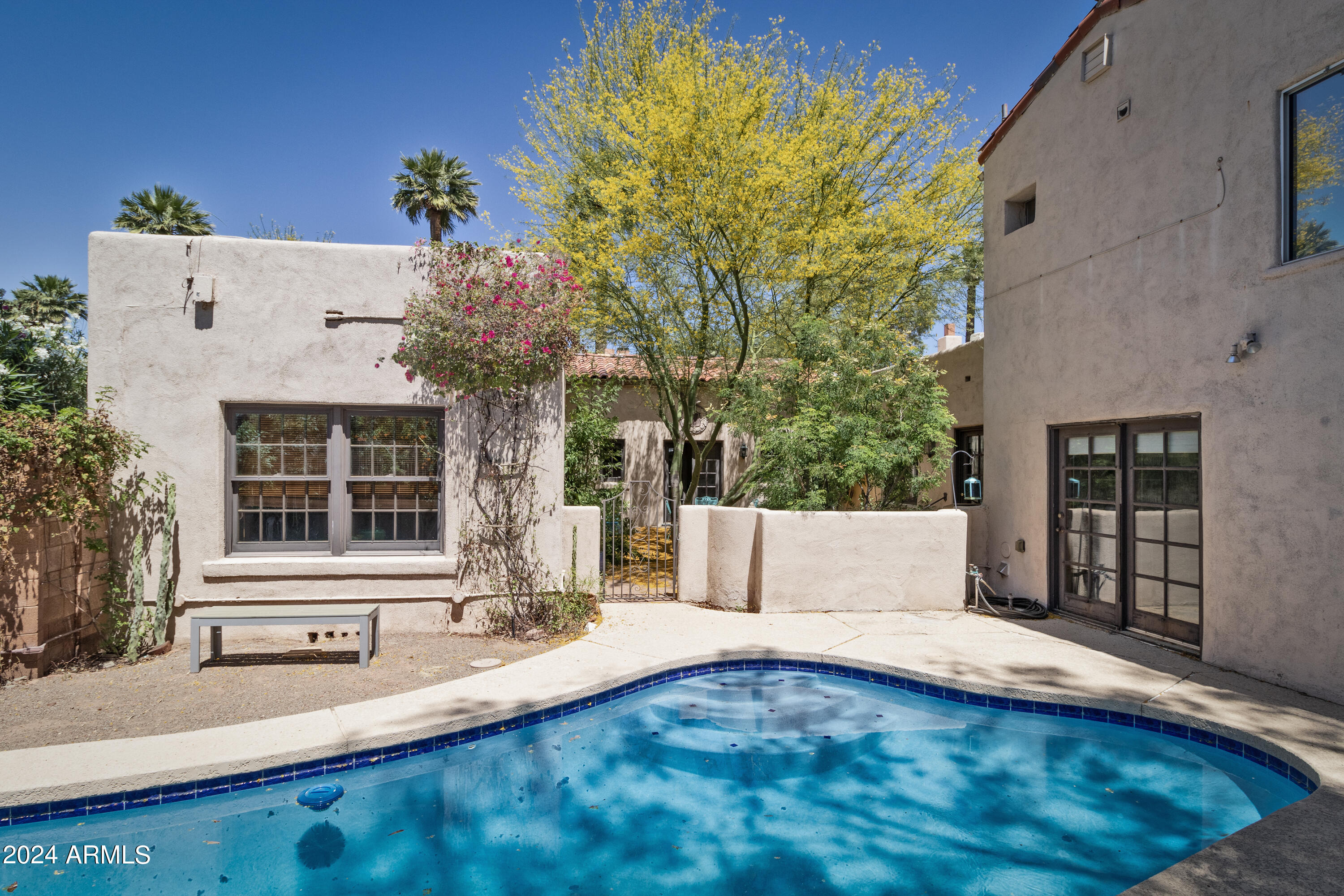 739 W CORONADO Road