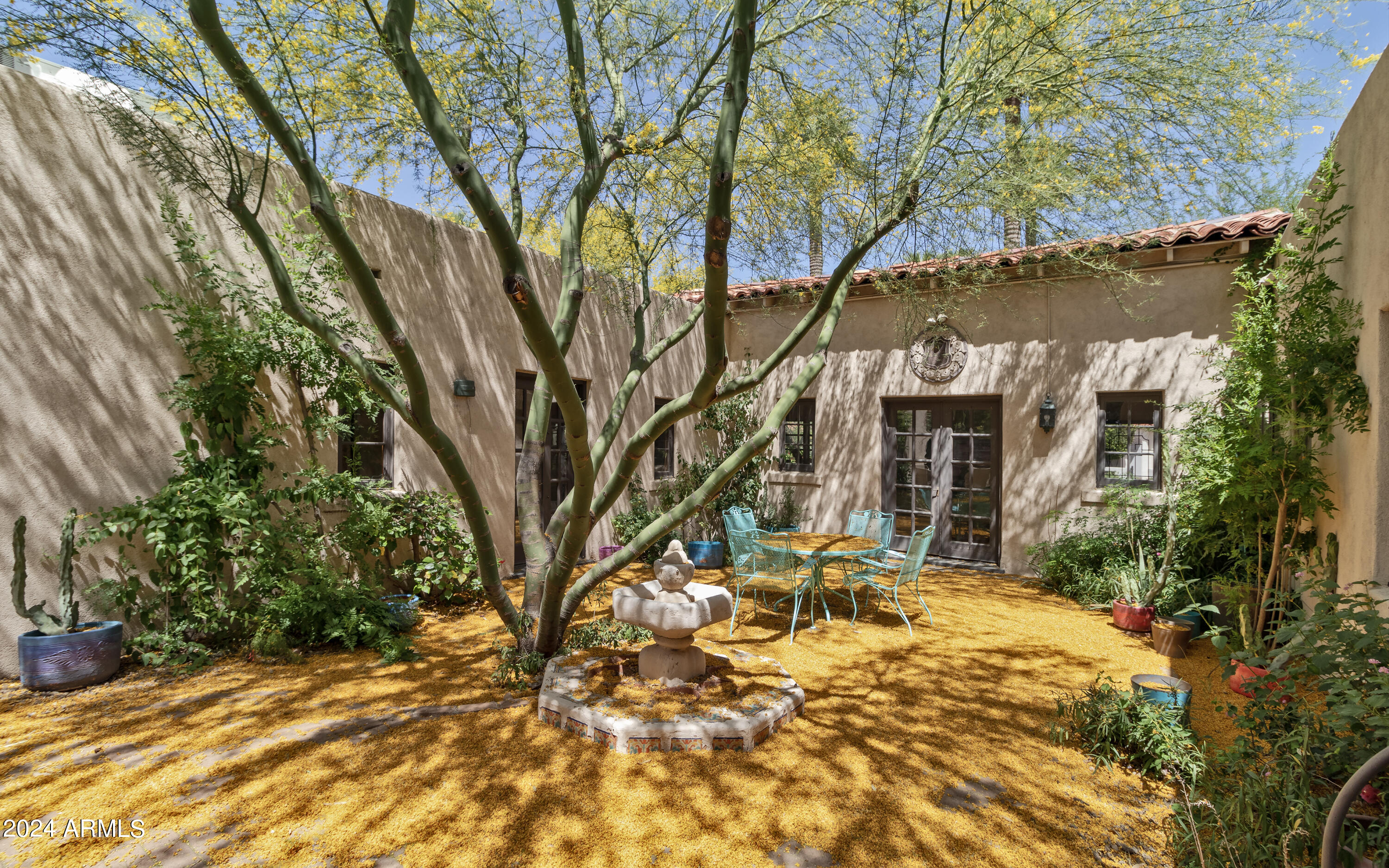 739 W CORONADO Road