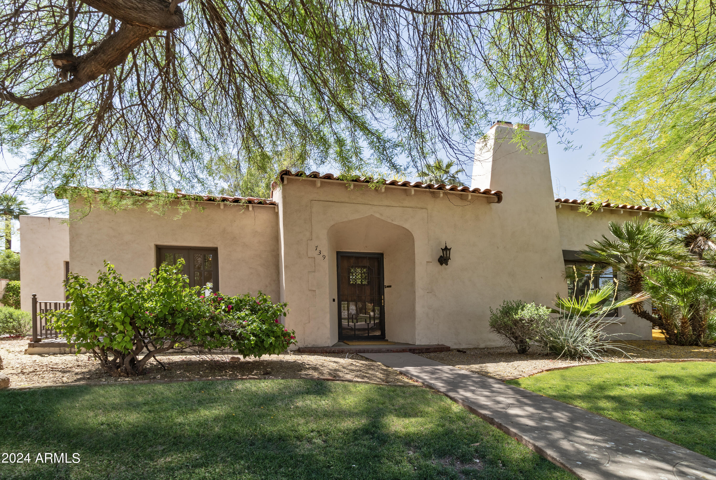 739 W CORONADO Road