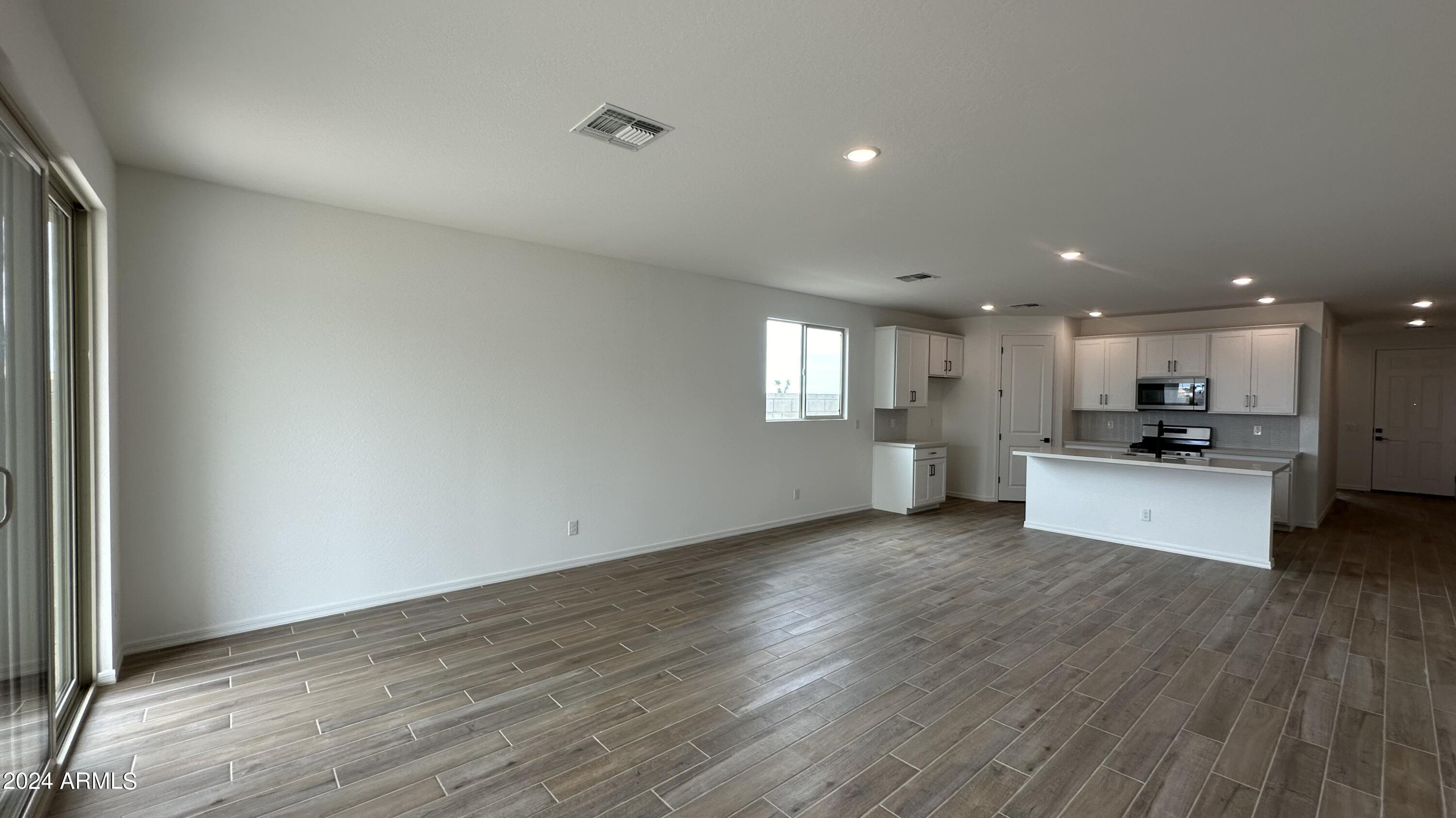 4111 E Bradford Avenue