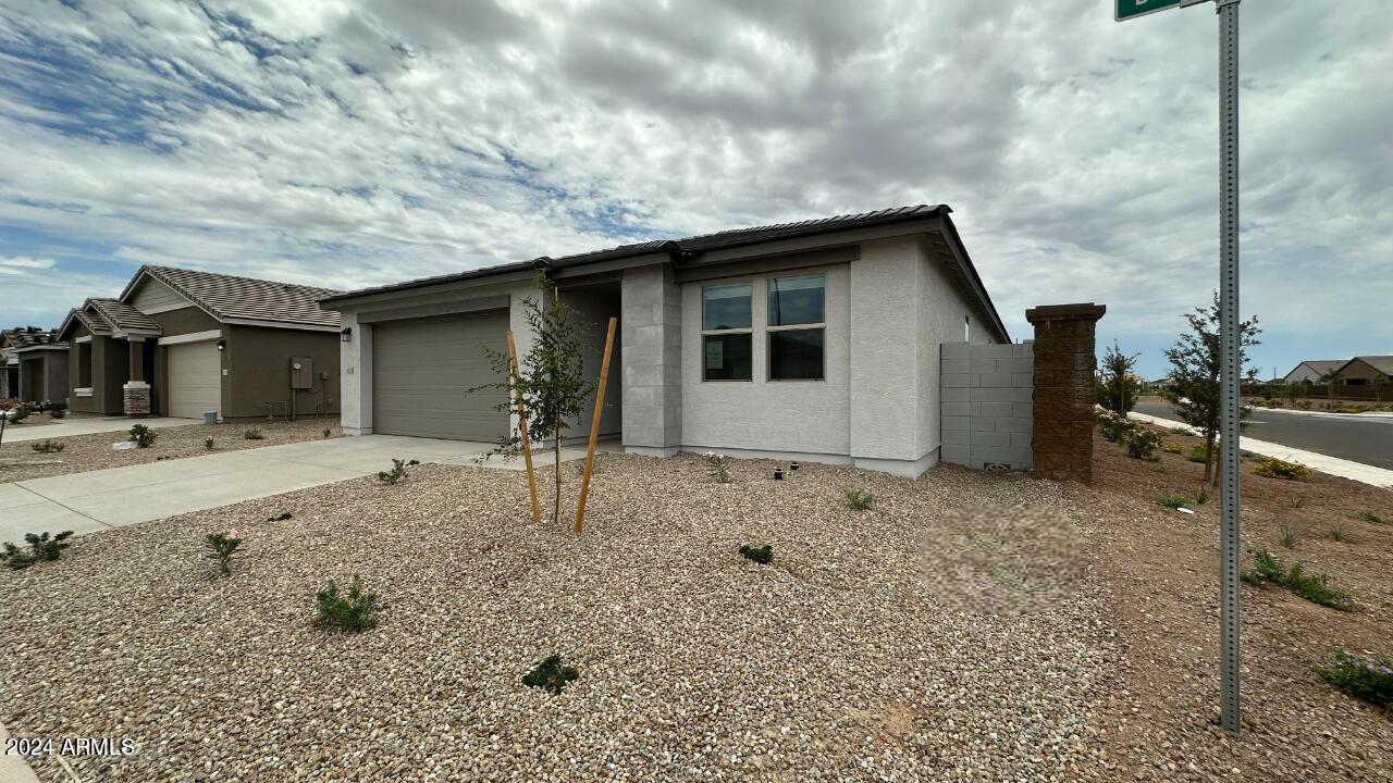 4111 E Bradford Avenue